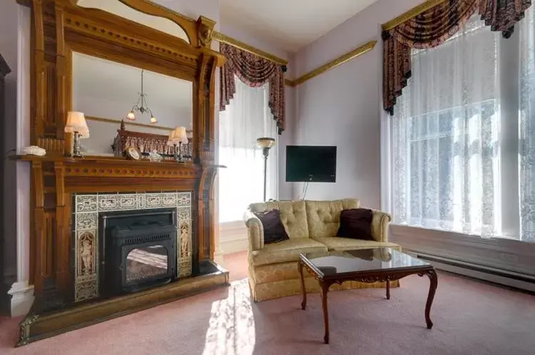 Seating Area in Amethyst Inn