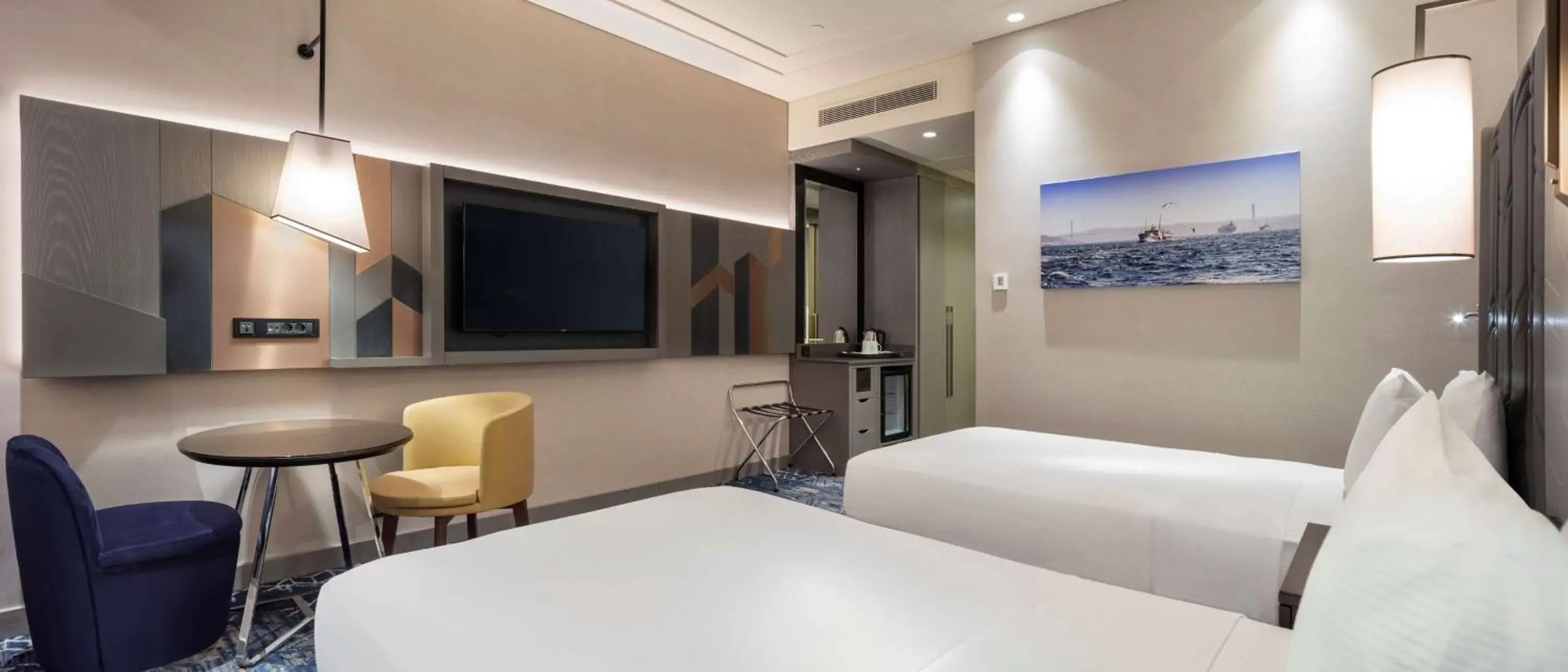 Bed, TV/Entertainment Center in Hilton Istanbul Bakirkoy