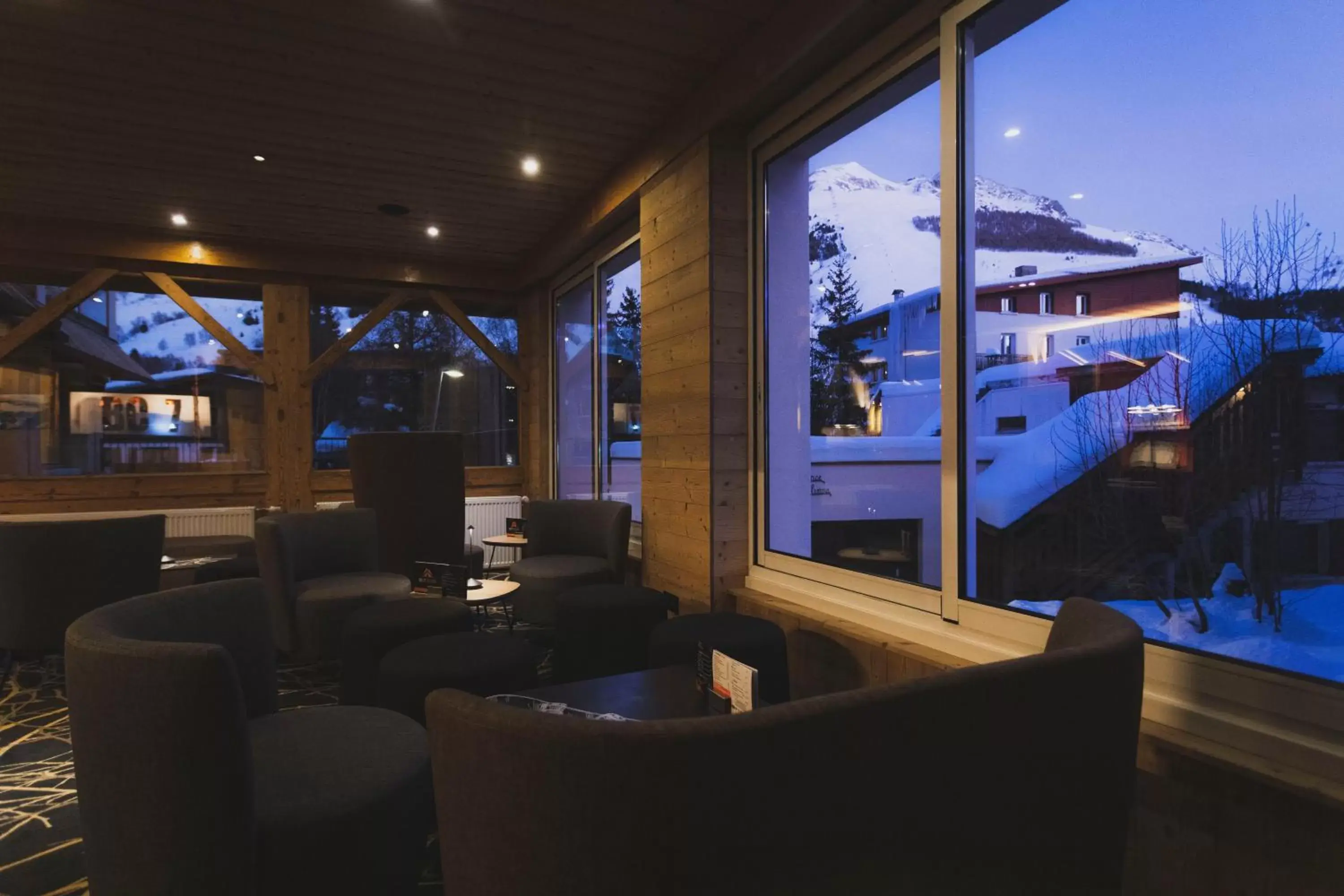 Lounge or bar in Hotel Base Camp Lodge - Les 2 Alpes