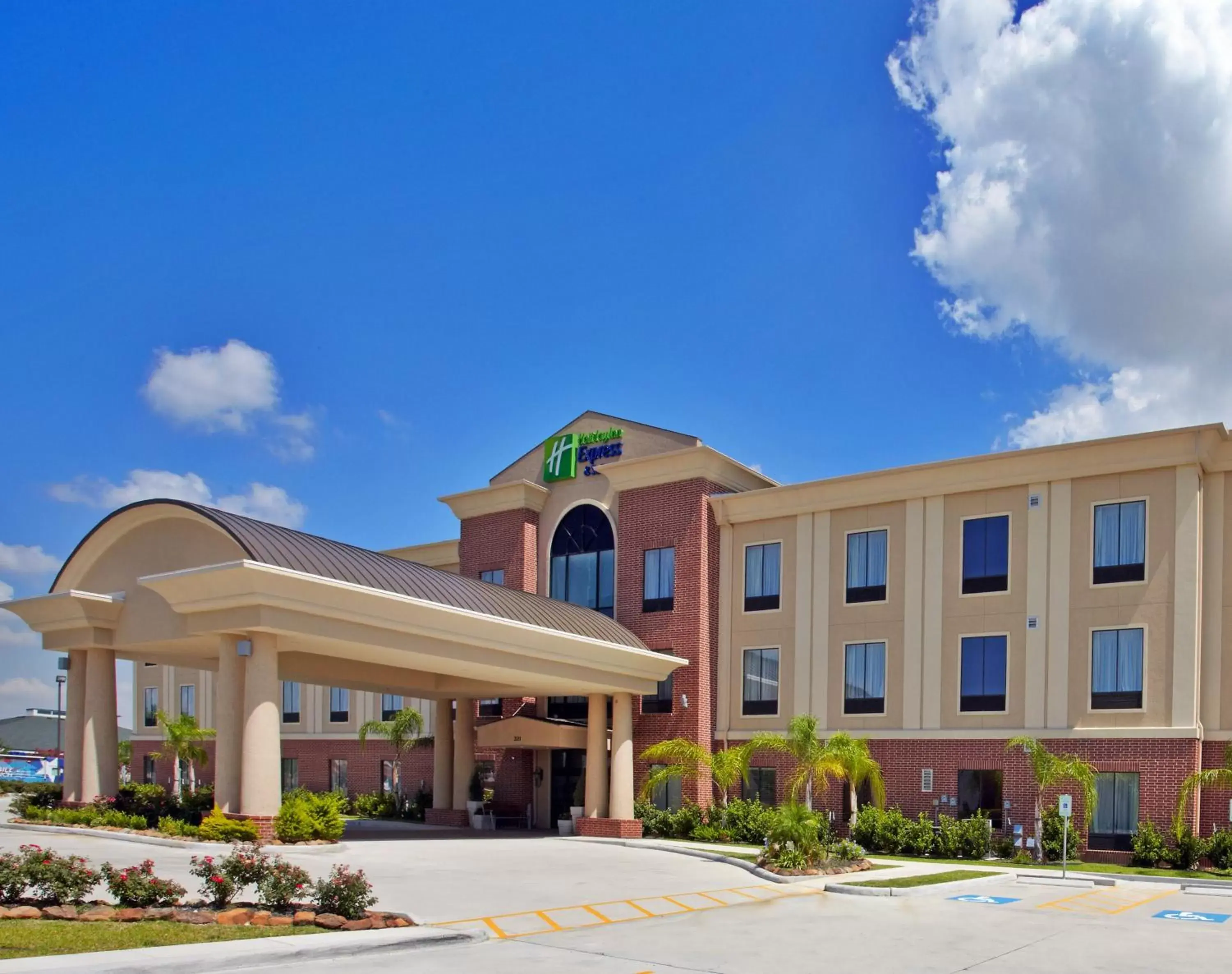 Property Building in Holiday Inn Express & Suites Deer Park, an IHG Hotel