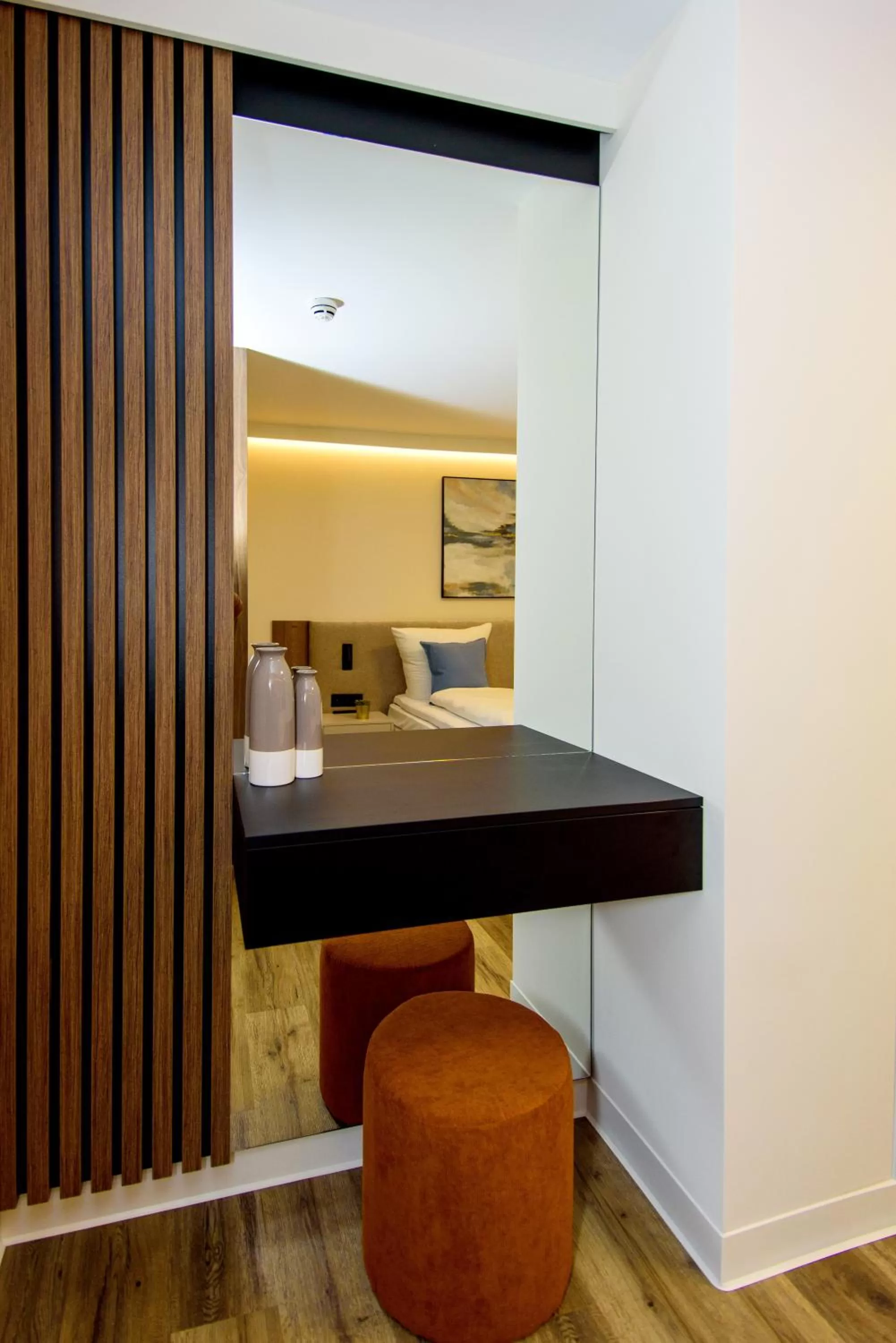 Living room, Bed in Hotel TwentyFour Living