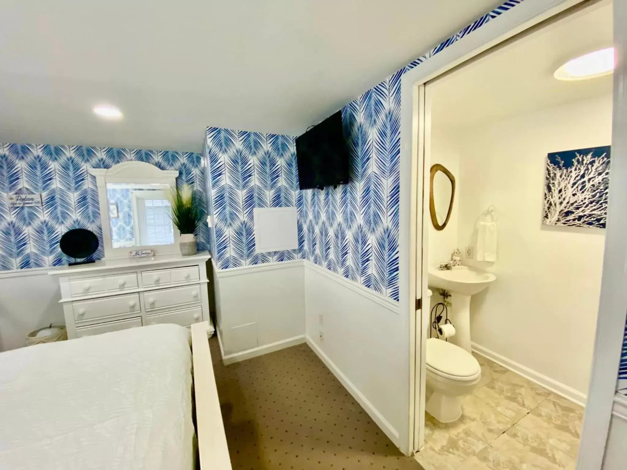 Photo of the whole room, Bathroom in Atlantic House Bed & Breakfast