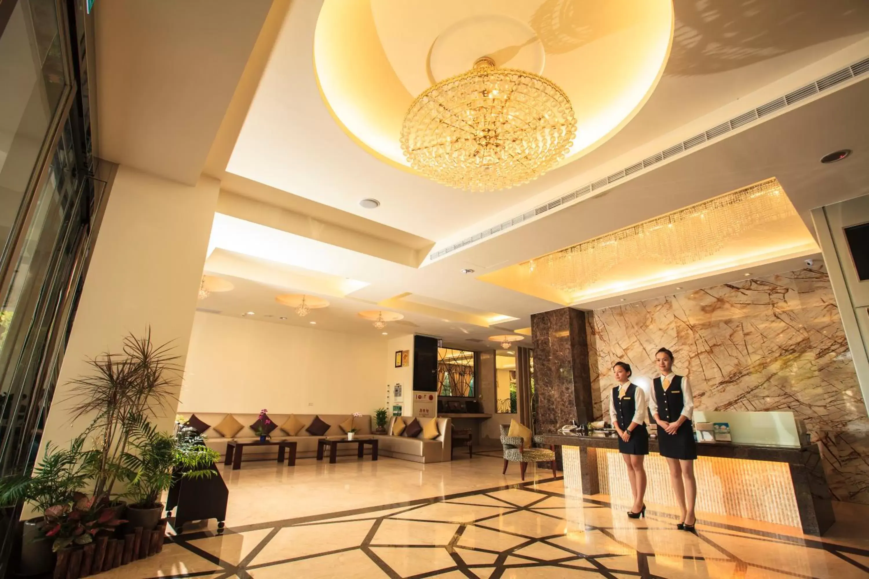 Staff, Lobby/Reception in Lishiuan Hotel