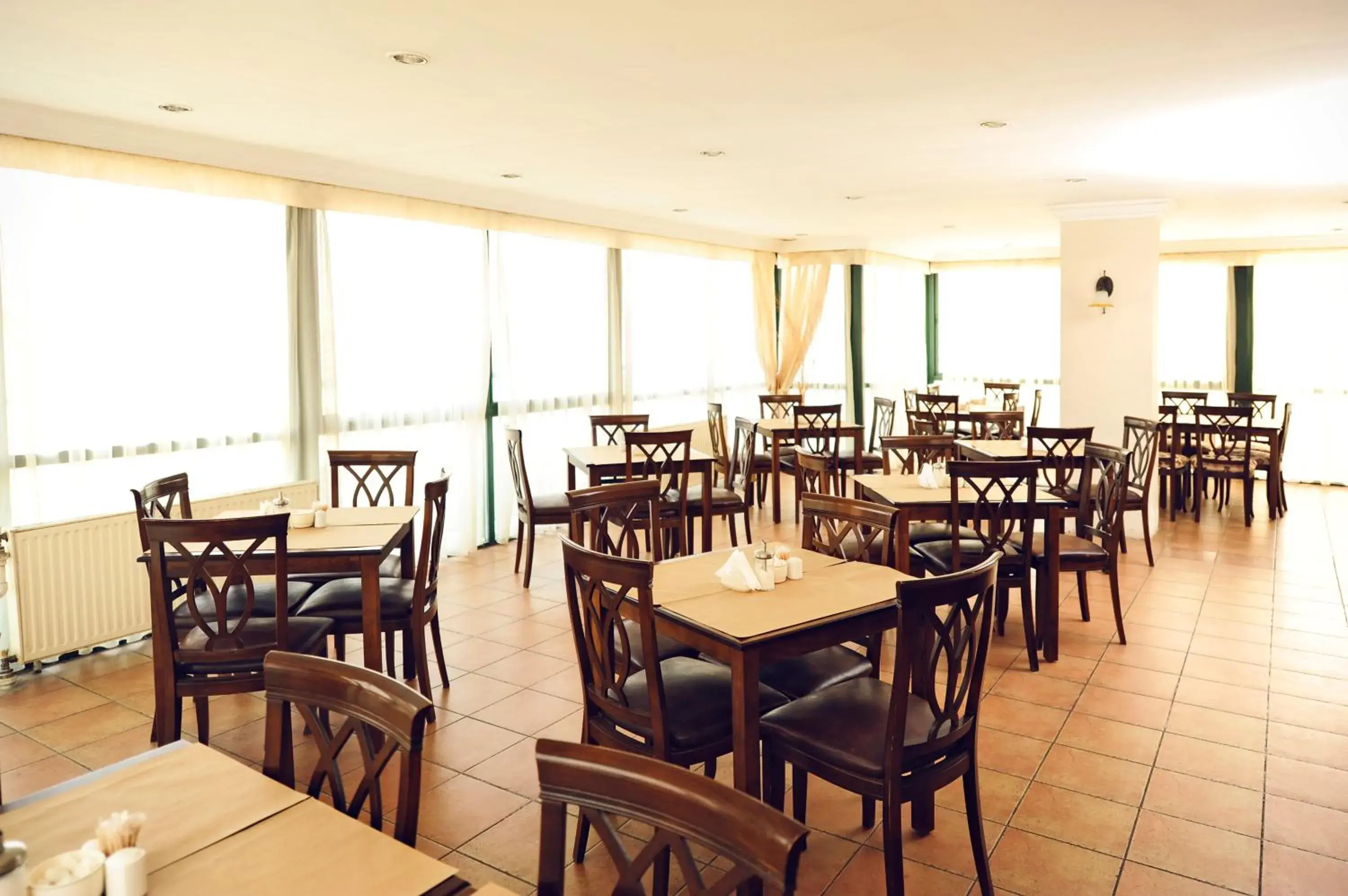 Restaurant/Places to Eat in Ustun Hotel Alsancak