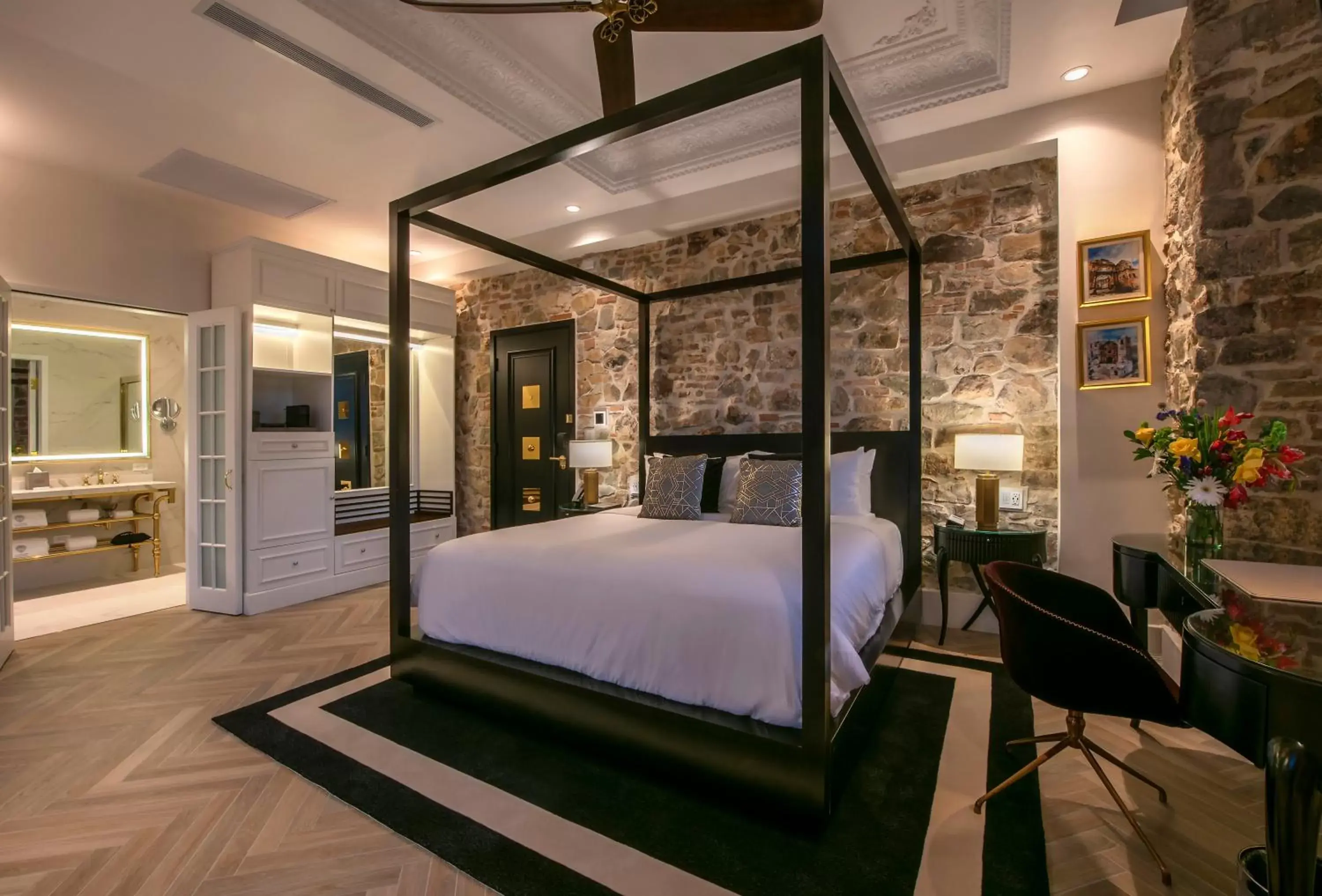 King Suite in Hotel La Compañía Casco Antiguo King Suite in Hotel La Compañía Casco Antiguo