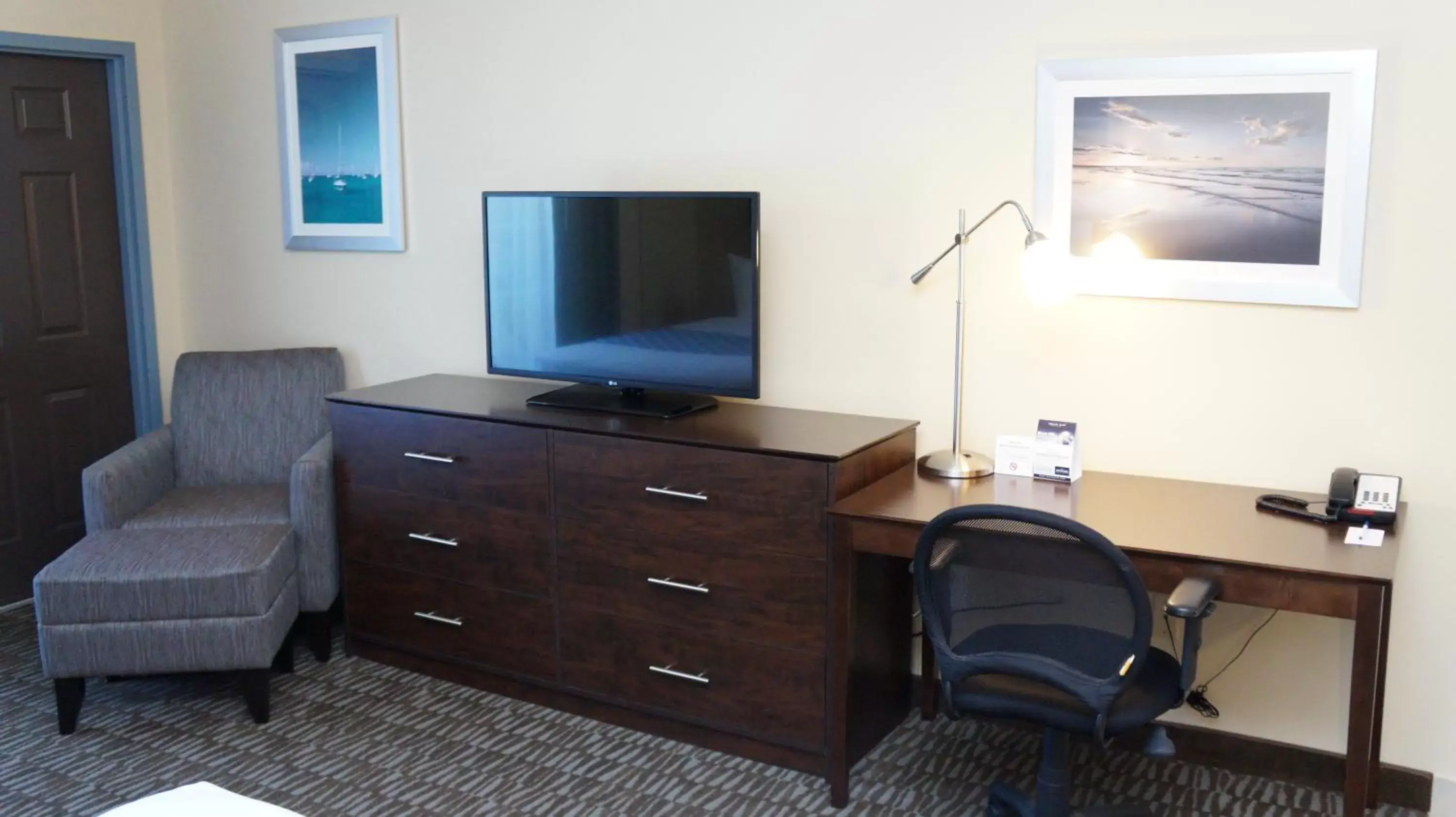 TV and multimedia, TV/Entertainment Center in Best Western Naples Plaza Hotel