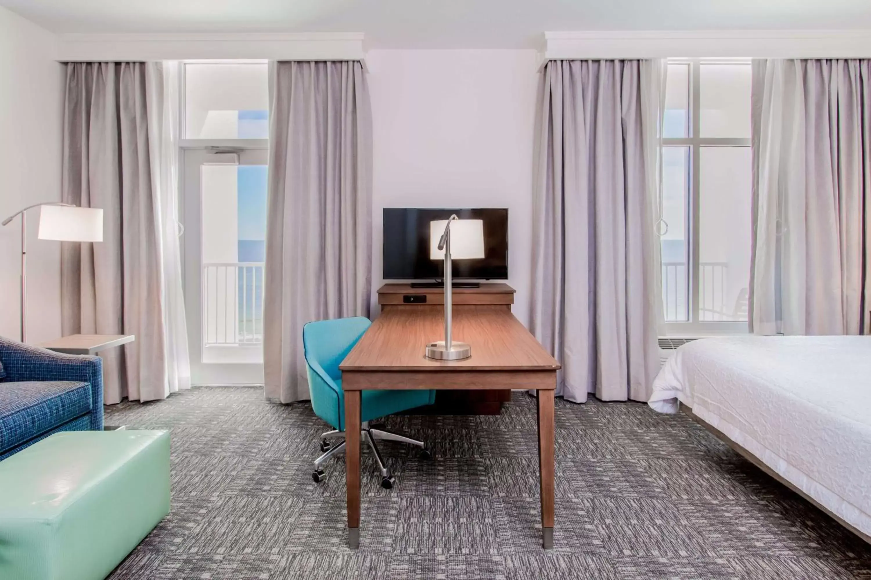 Bedroom, TV/Entertainment Center in Hampton Inn & Suites Panama City Beach-Beachfront