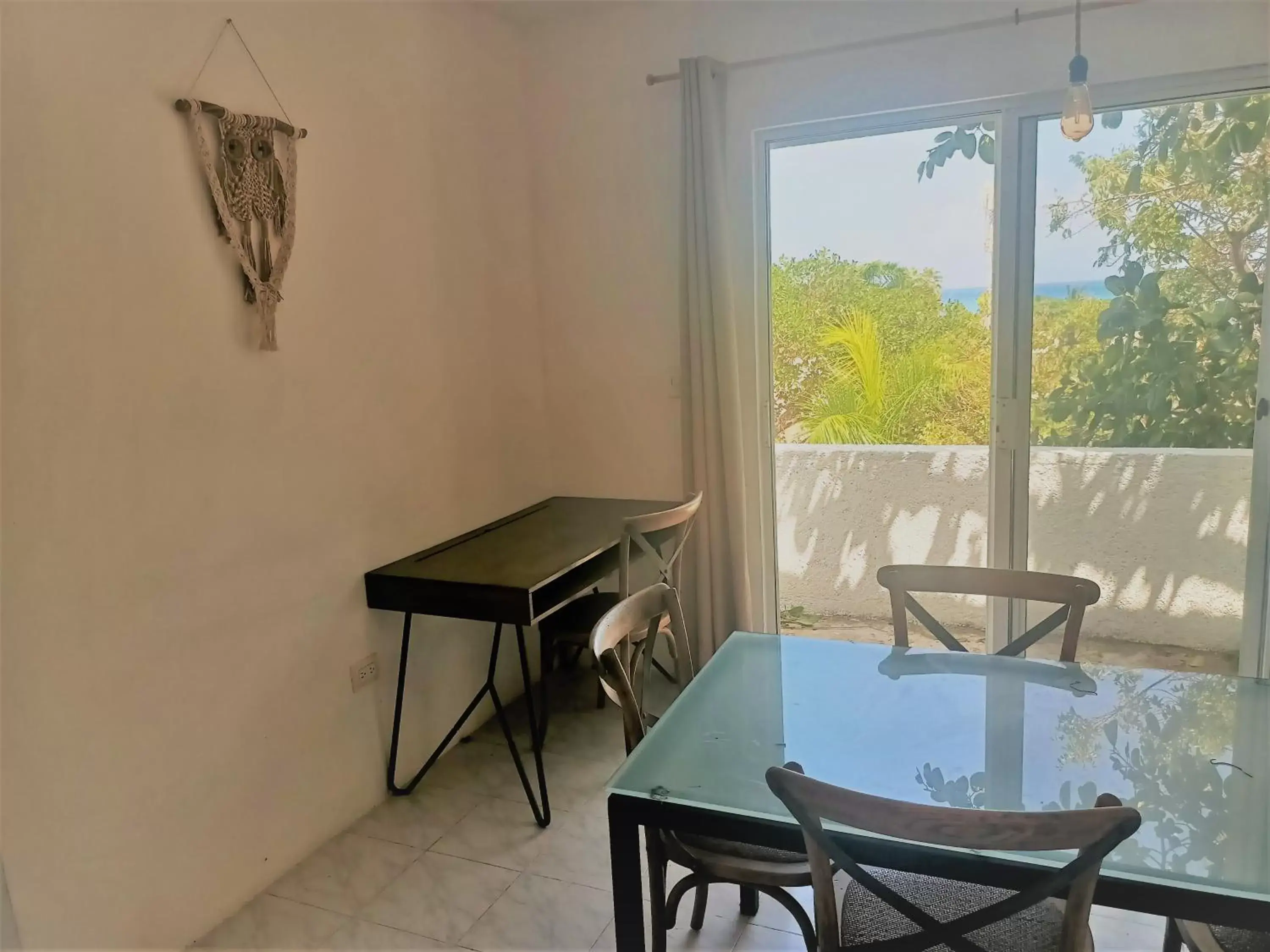 Balcony/Terrace, Dining Area in Rustik-inn Rooms