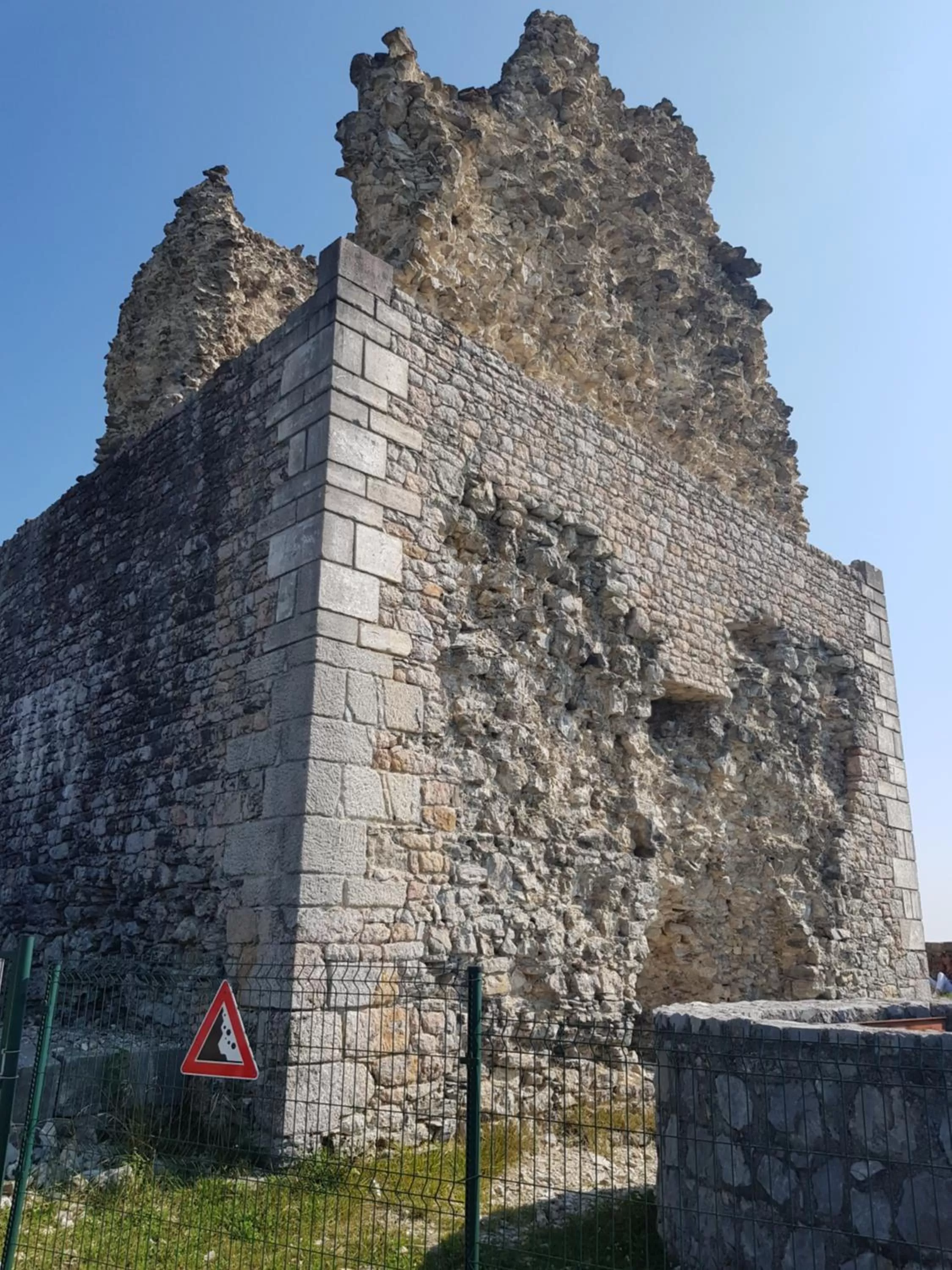 Nearby landmark in Gostisce Jezero