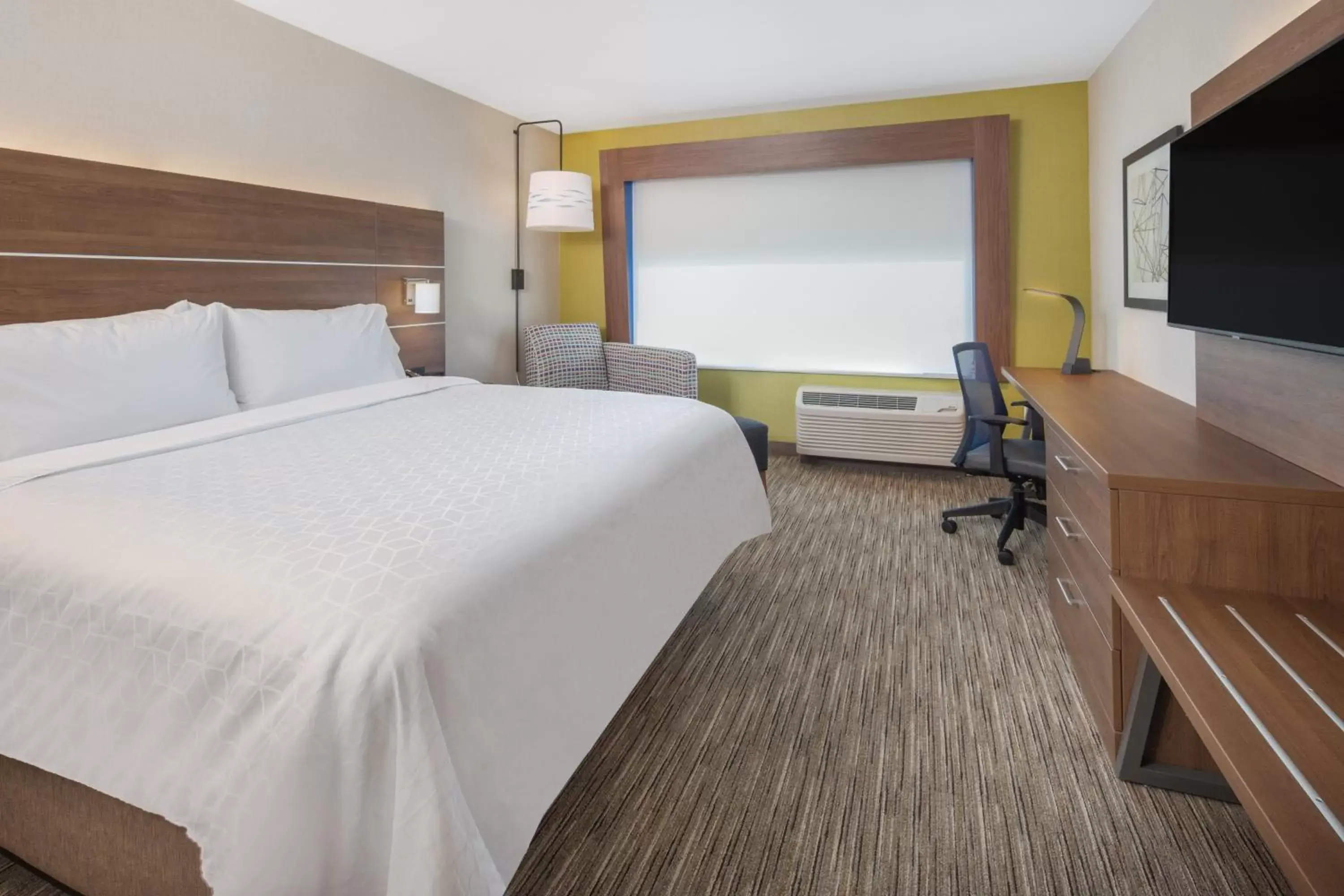 Photo of the whole room, Bed in Holiday Inn Express Grover Beach-Pismo Beach Area, an IHG Hotel