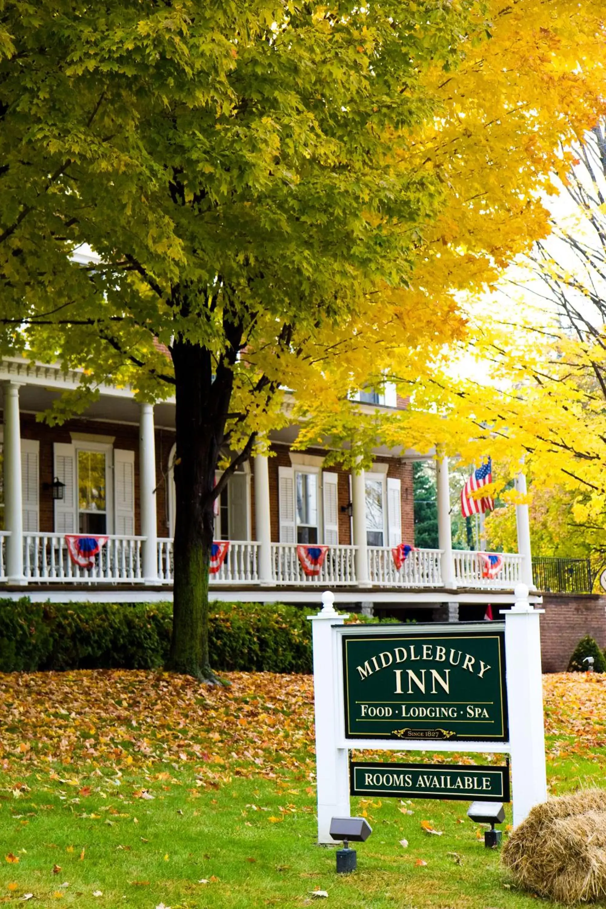 Facade/entrance, Property Building in Middlebury Inn