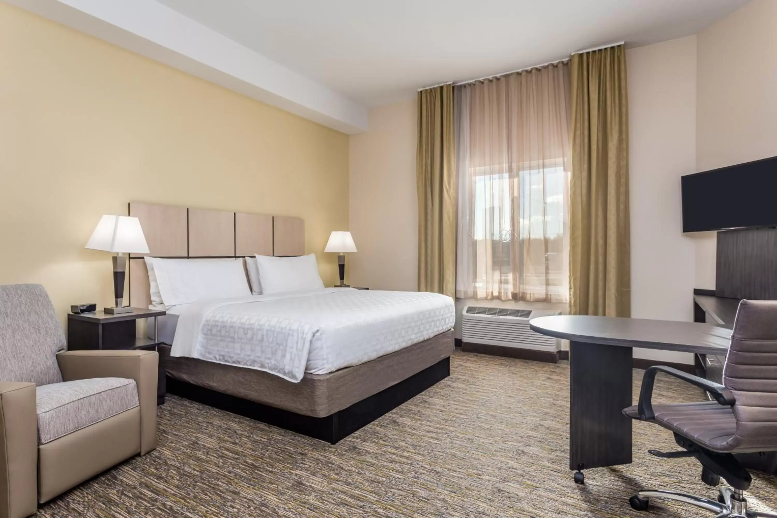 Photo of the whole room, Bed in Candlewood Suites Bethlehem South, an IHG Hotel