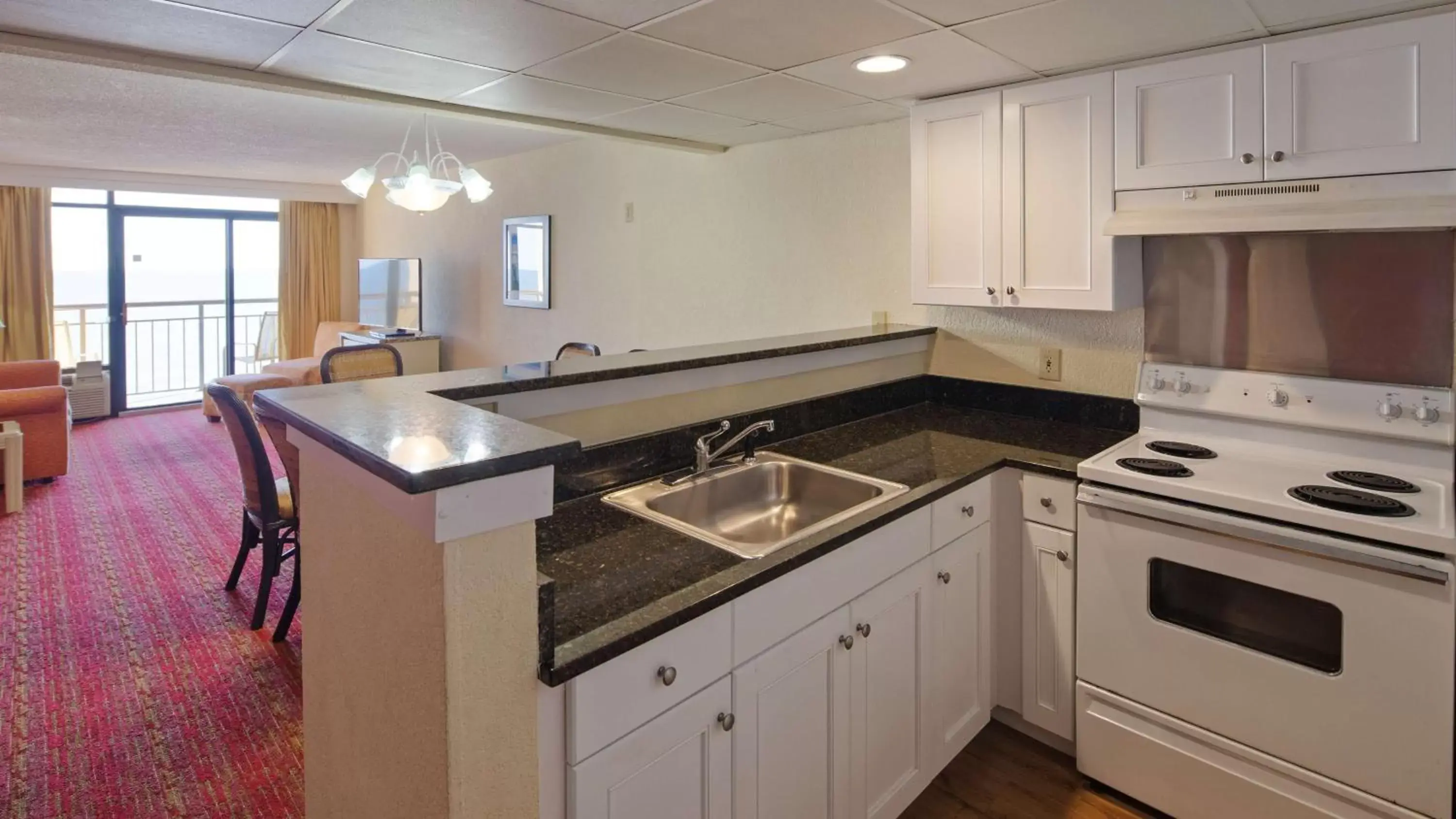 Photo of the whole room, Kitchen/Kitchenette in Best Western Ocean Sands Beach Resort