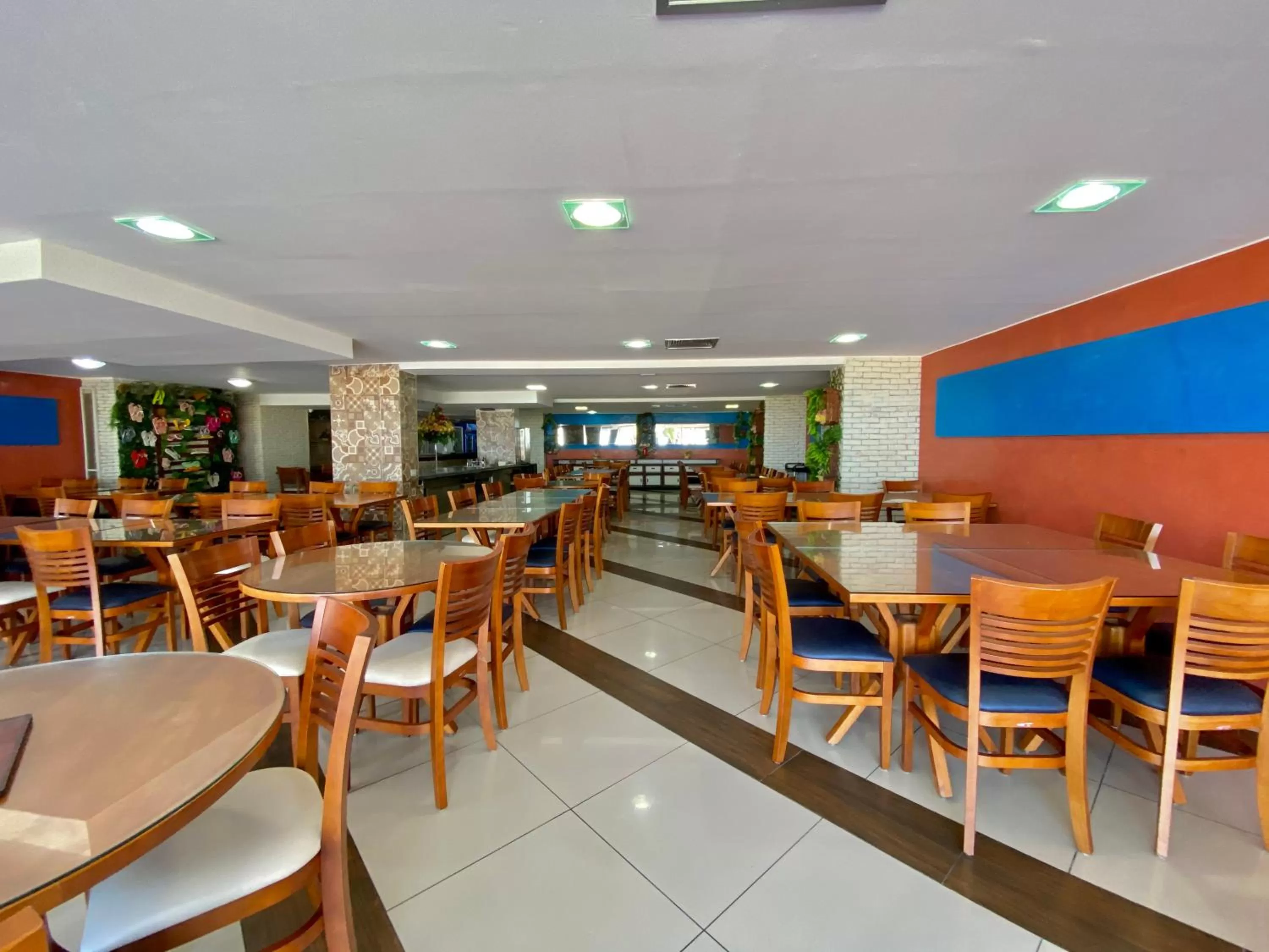 Restaurant/places to eat in Nobile Suítes Tambaú