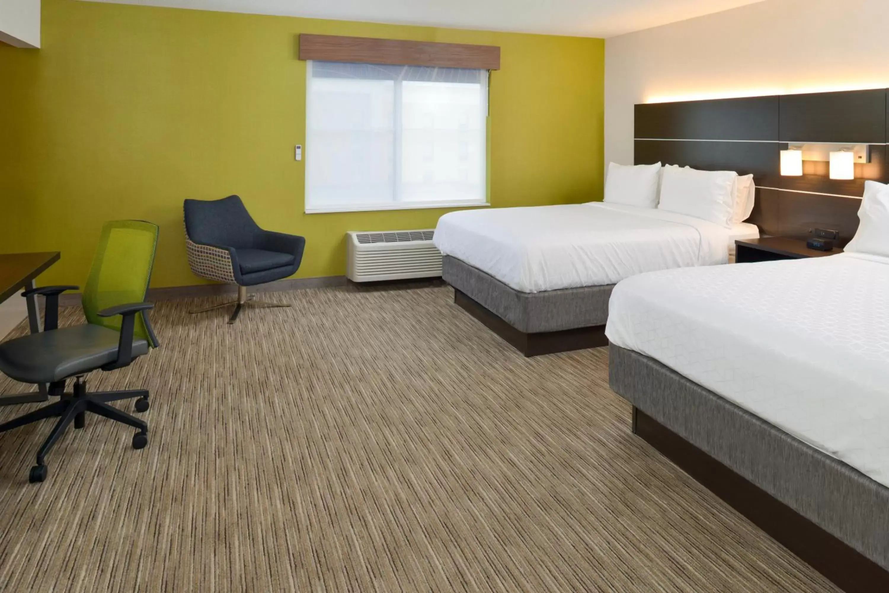 Photo of the whole room, Bed in Holiday Inn Express Wixom, an IHG Hotel