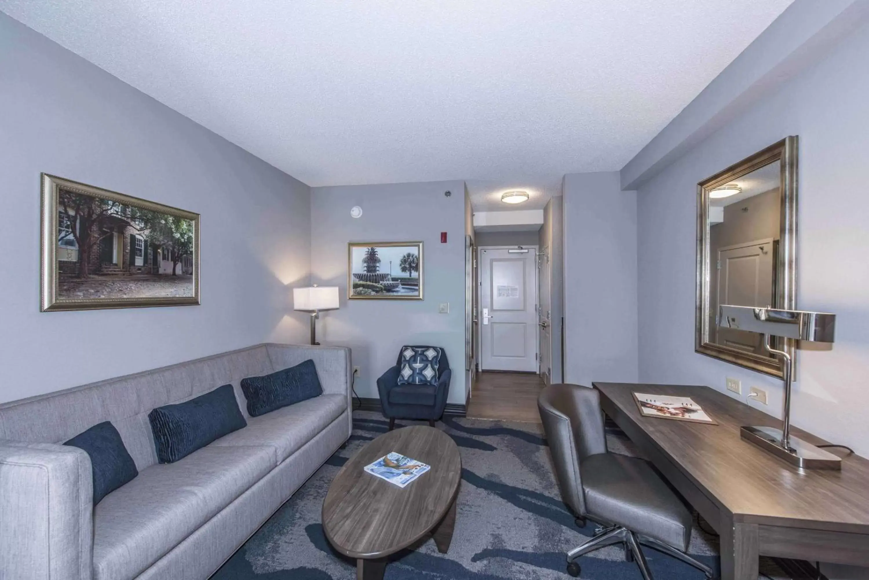 Bedroom, Seating Area in DoubleTree by Hilton North Charleston - Convention Center