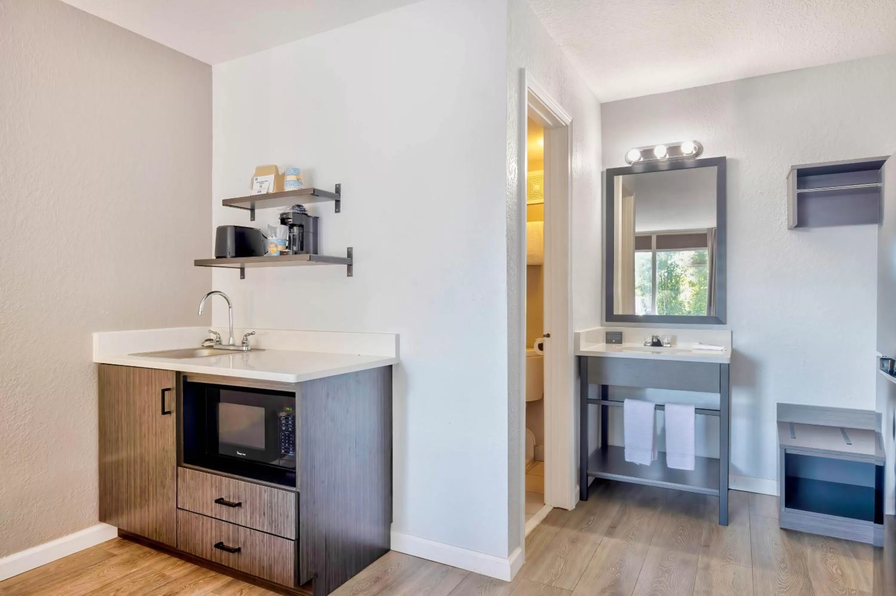 Kitchen or kitchenette in Studio 6 Effingham, IL