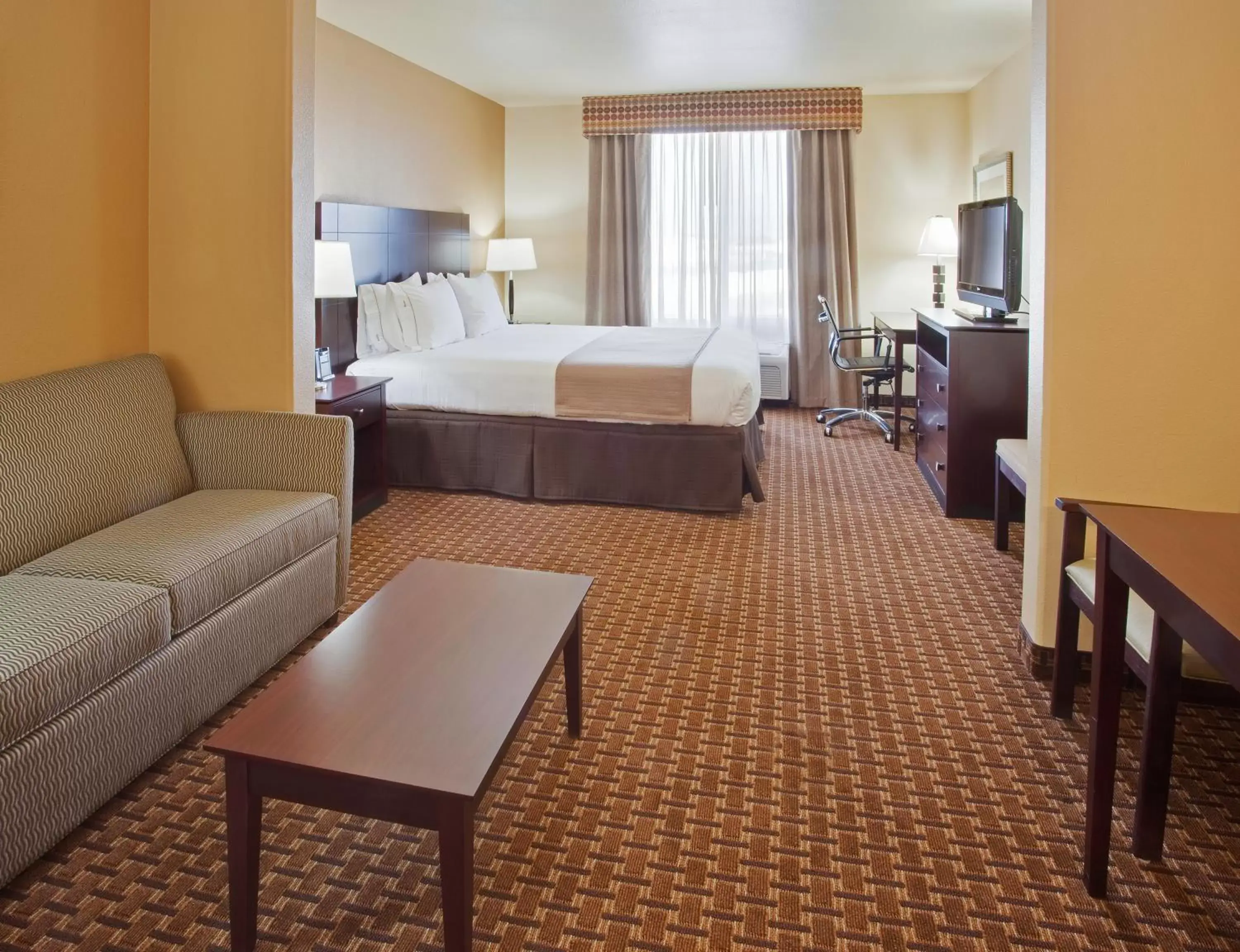 Photo of the whole room in Holiday Inn Express & Suites Dinuba West, an IHG Hotel