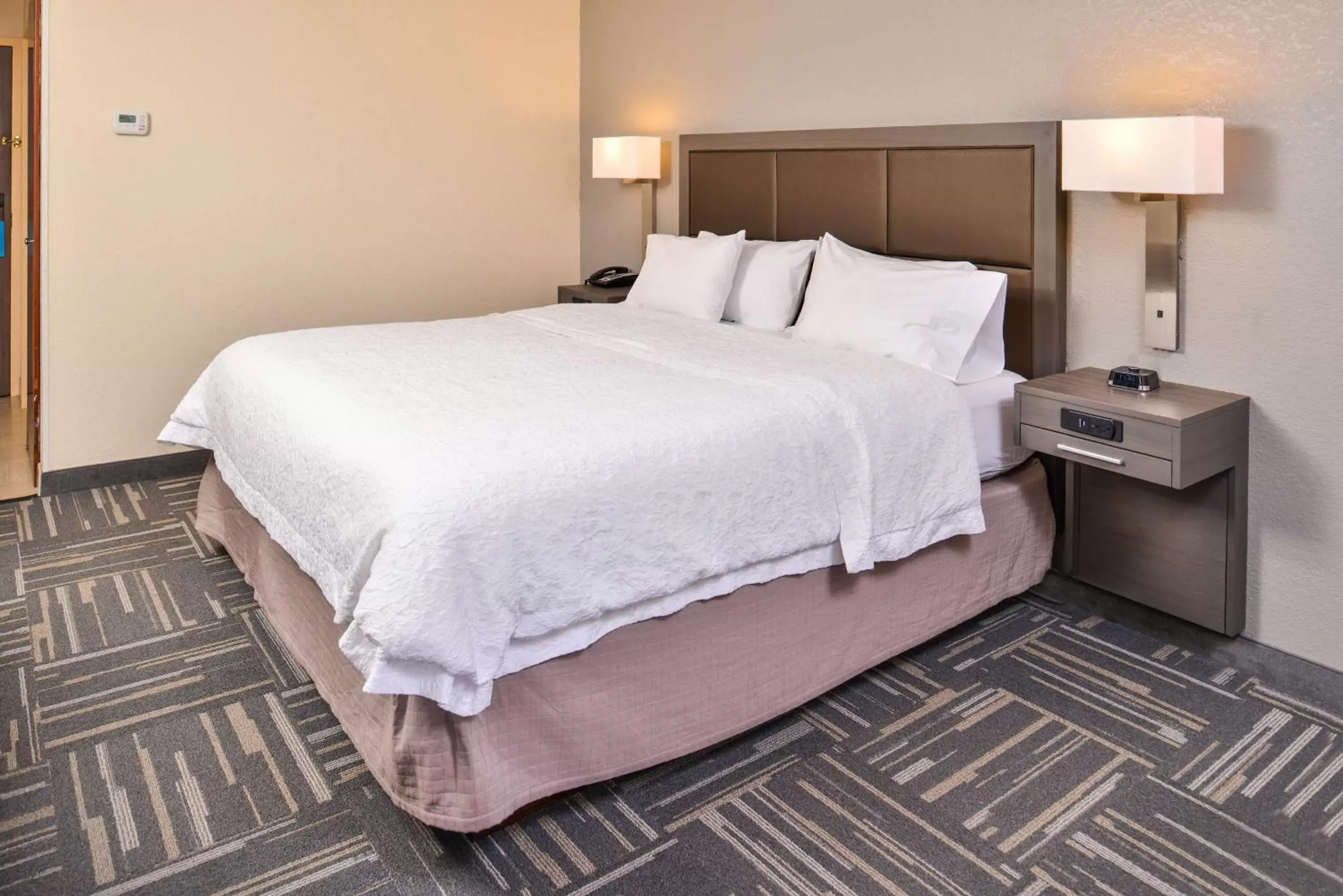 Bed in Hampton Inn Closest to Universal Orlando