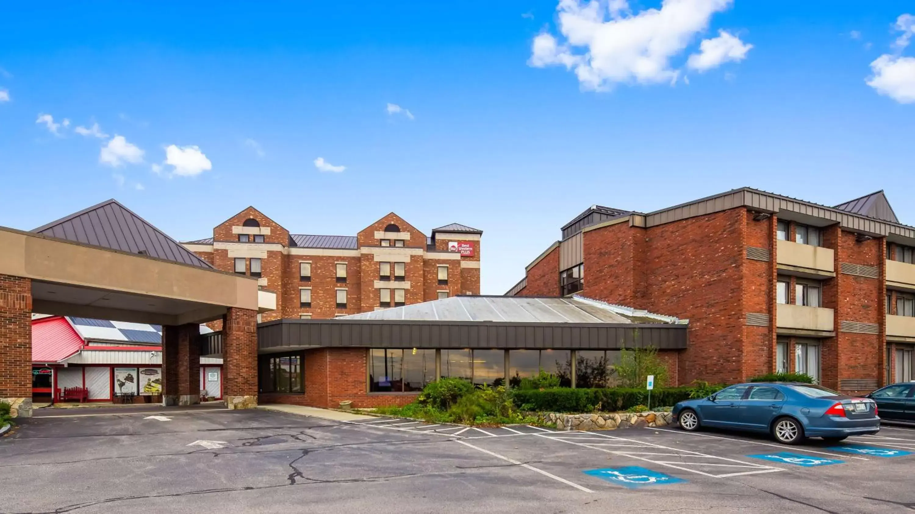 Property Building in Best Western Plus Portsmouth Hotel & Suites
