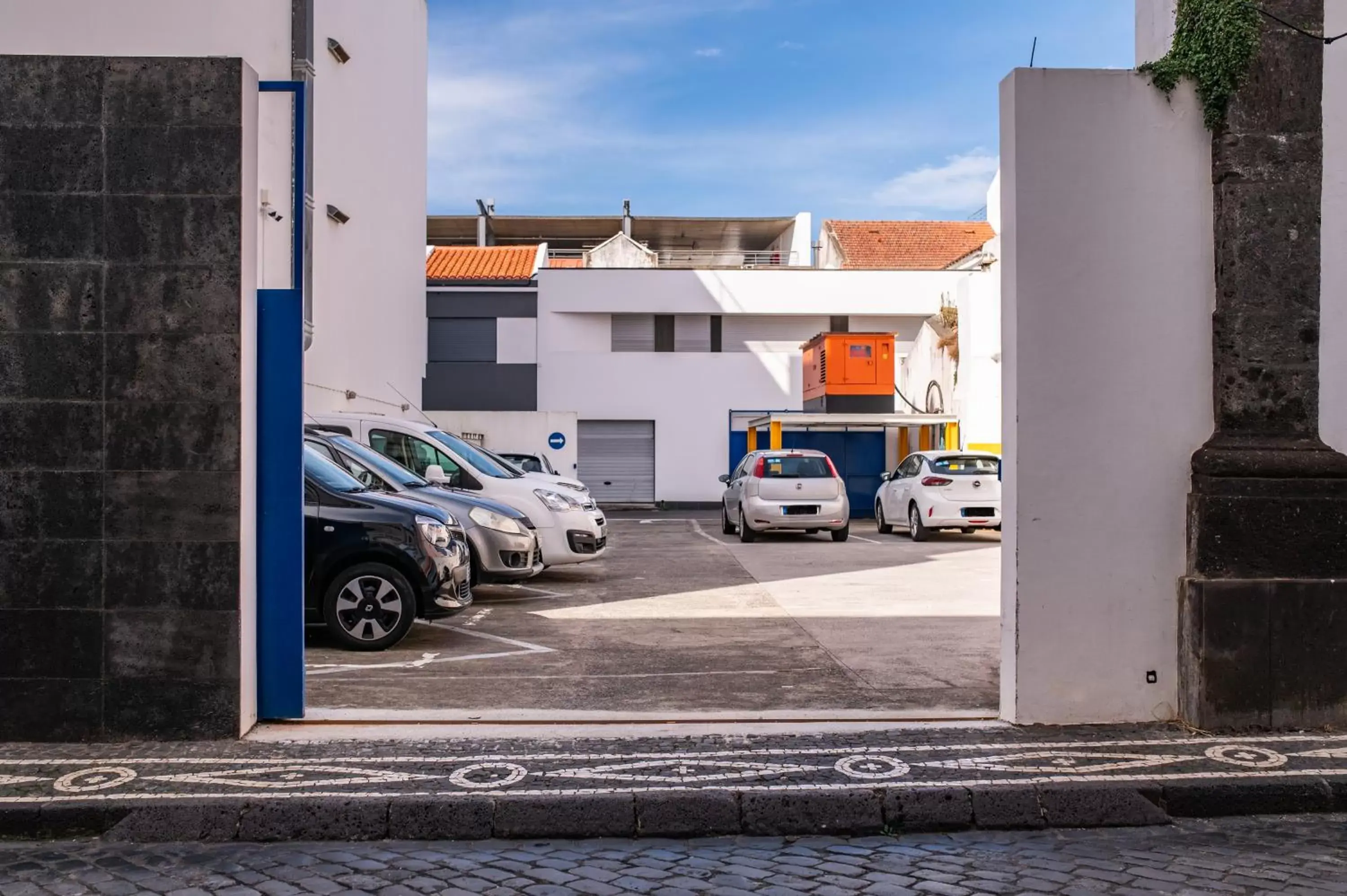 Parking, Property Building in Hotel Comfort Inn Ponta Delgada