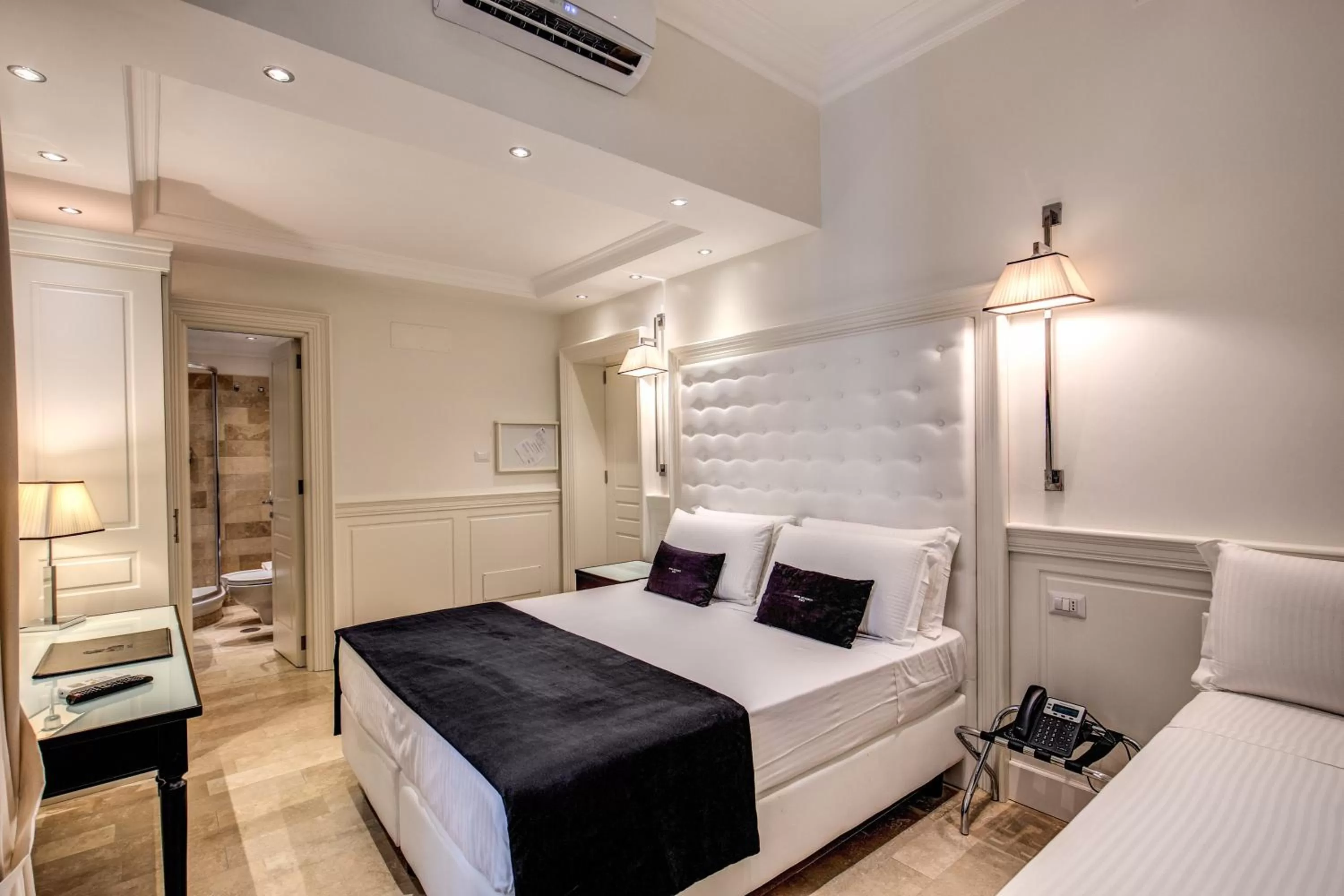 Photo of the whole room, Bed in Hotel Domus Mea