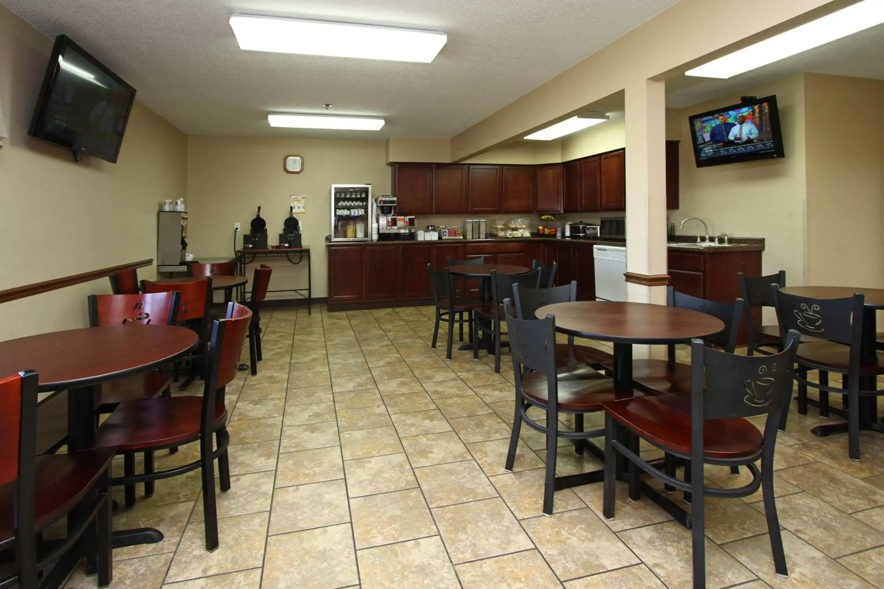 Continental breakfast, Restaurant/Places to Eat in New Victorian Inn & Suites Kearney