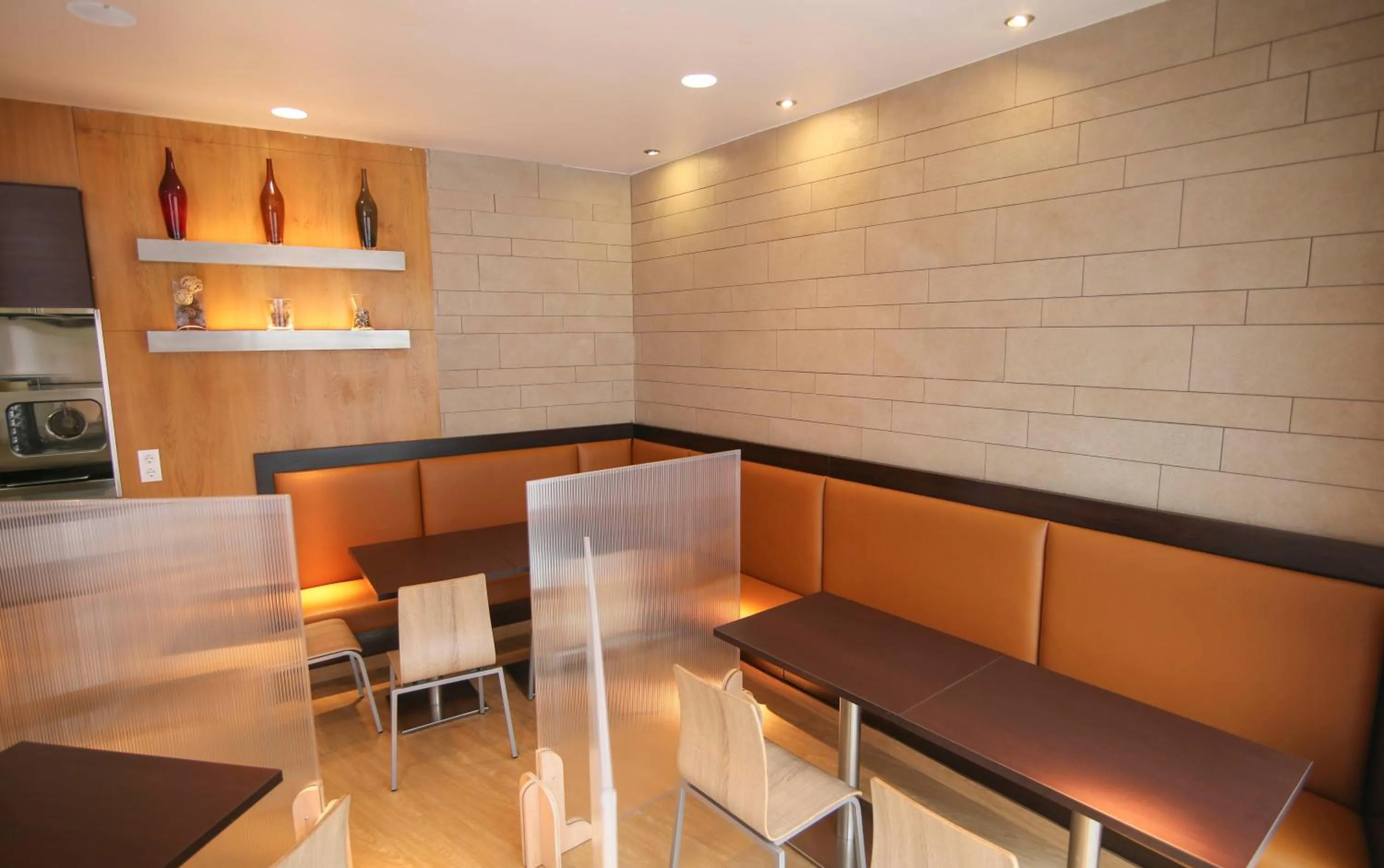 Restaurant/places to eat in Hotel Esplugues