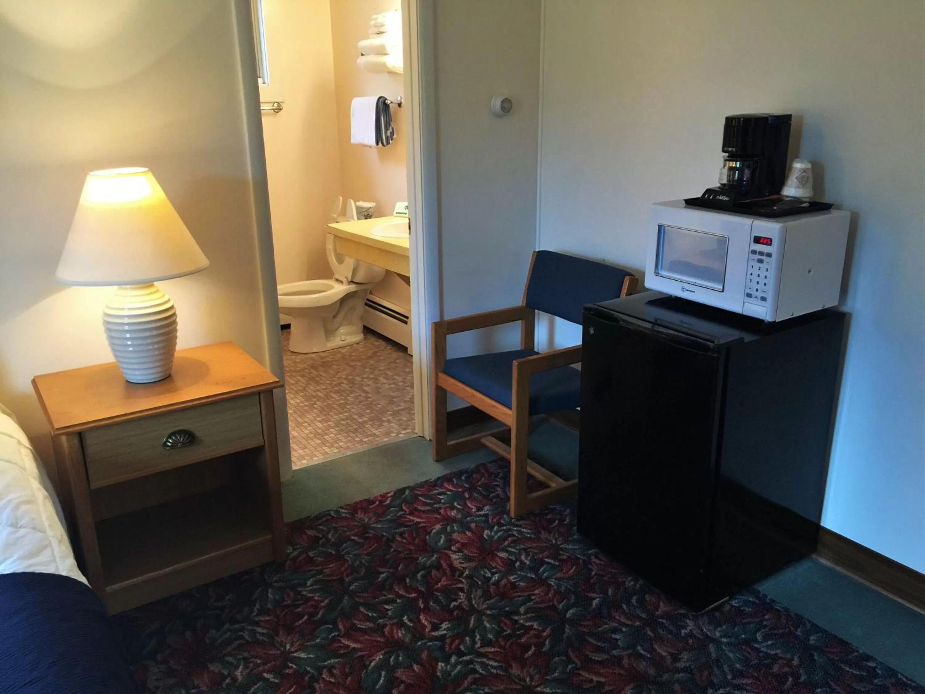 Photo of the whole room in Cedar Motor Inn