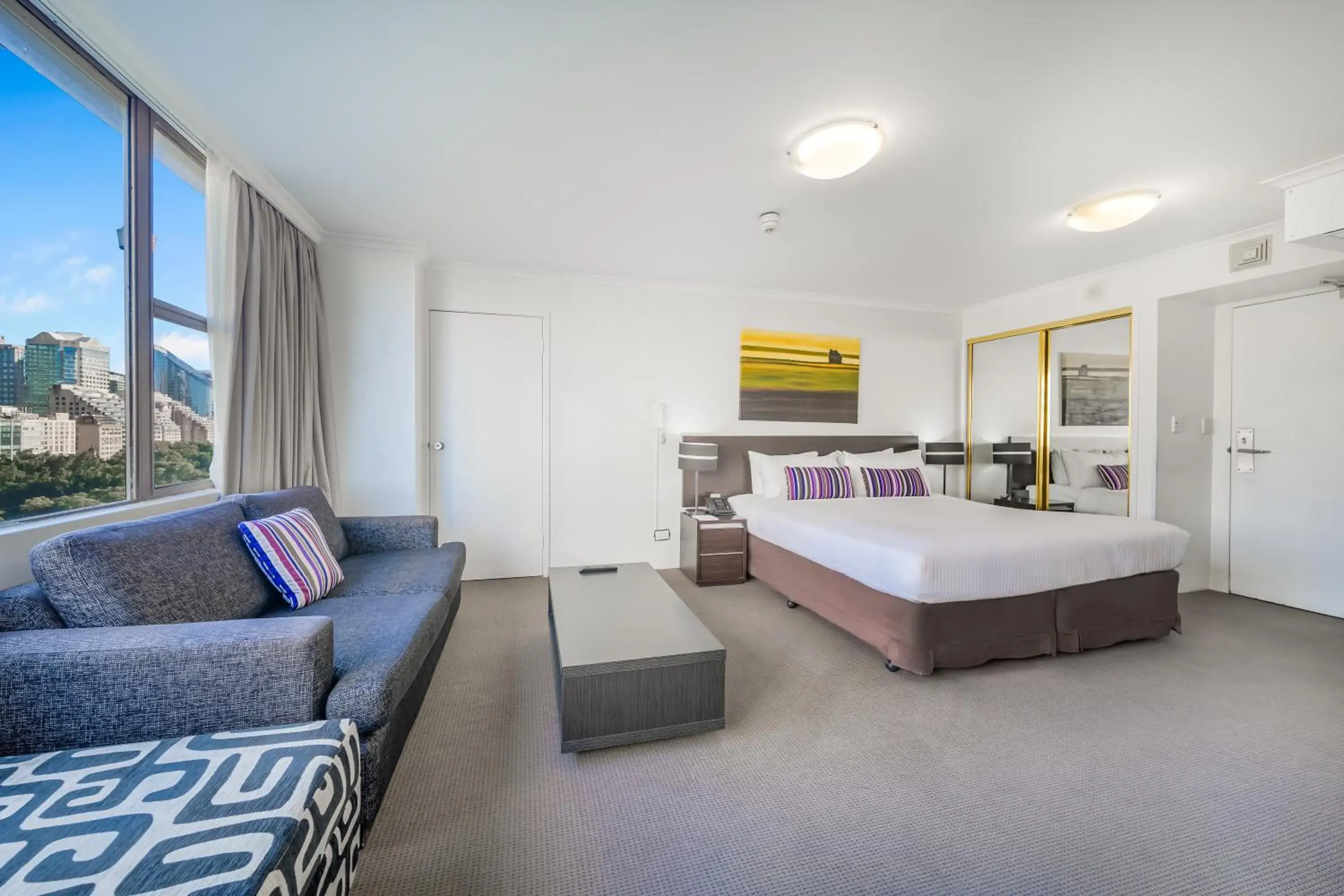 Photo of the whole room in Oaks Sydney Hyde Park Suites