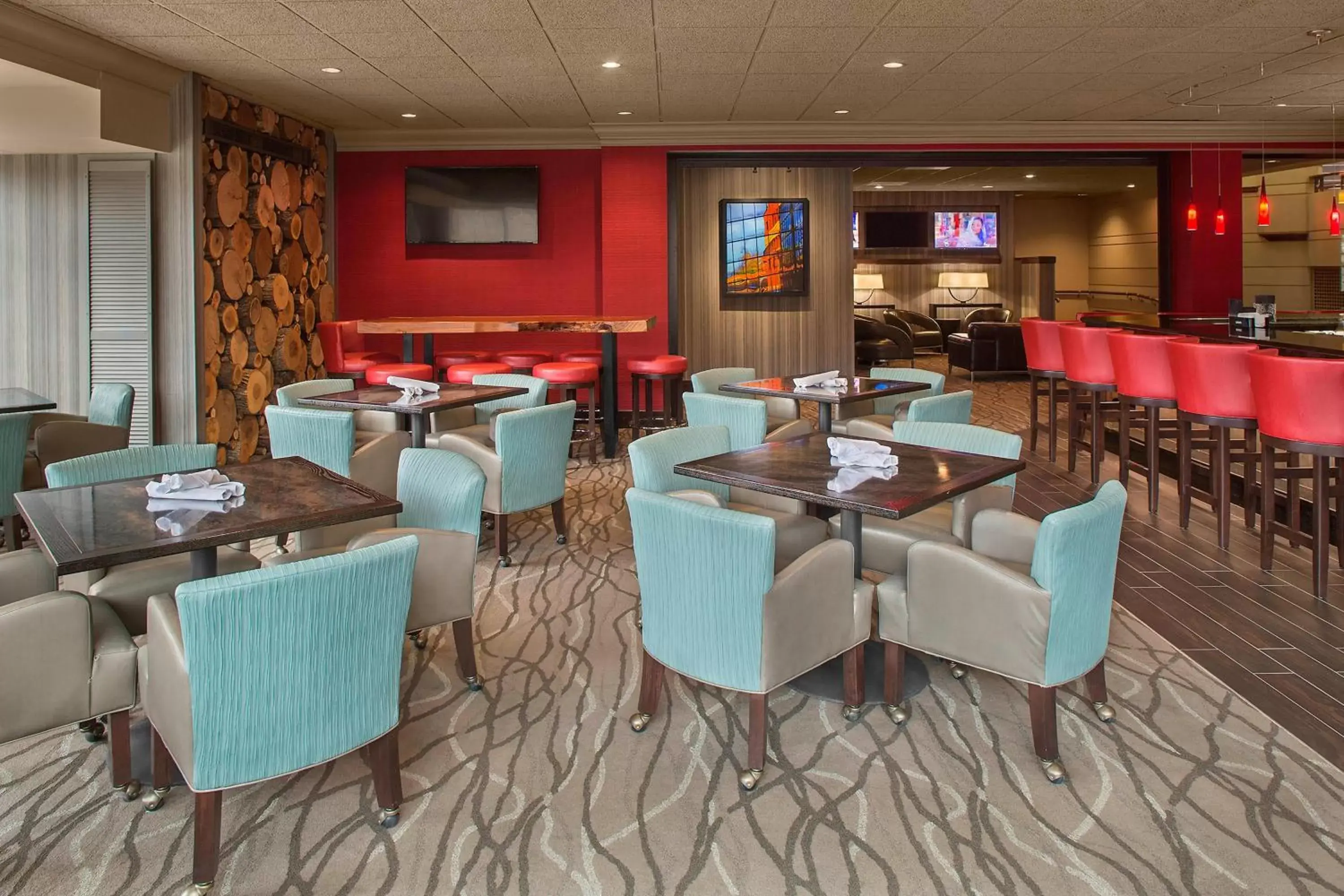 Lounge or bar, Restaurant/Places to Eat in Sheraton Suites Akron Cuyahoga Falls