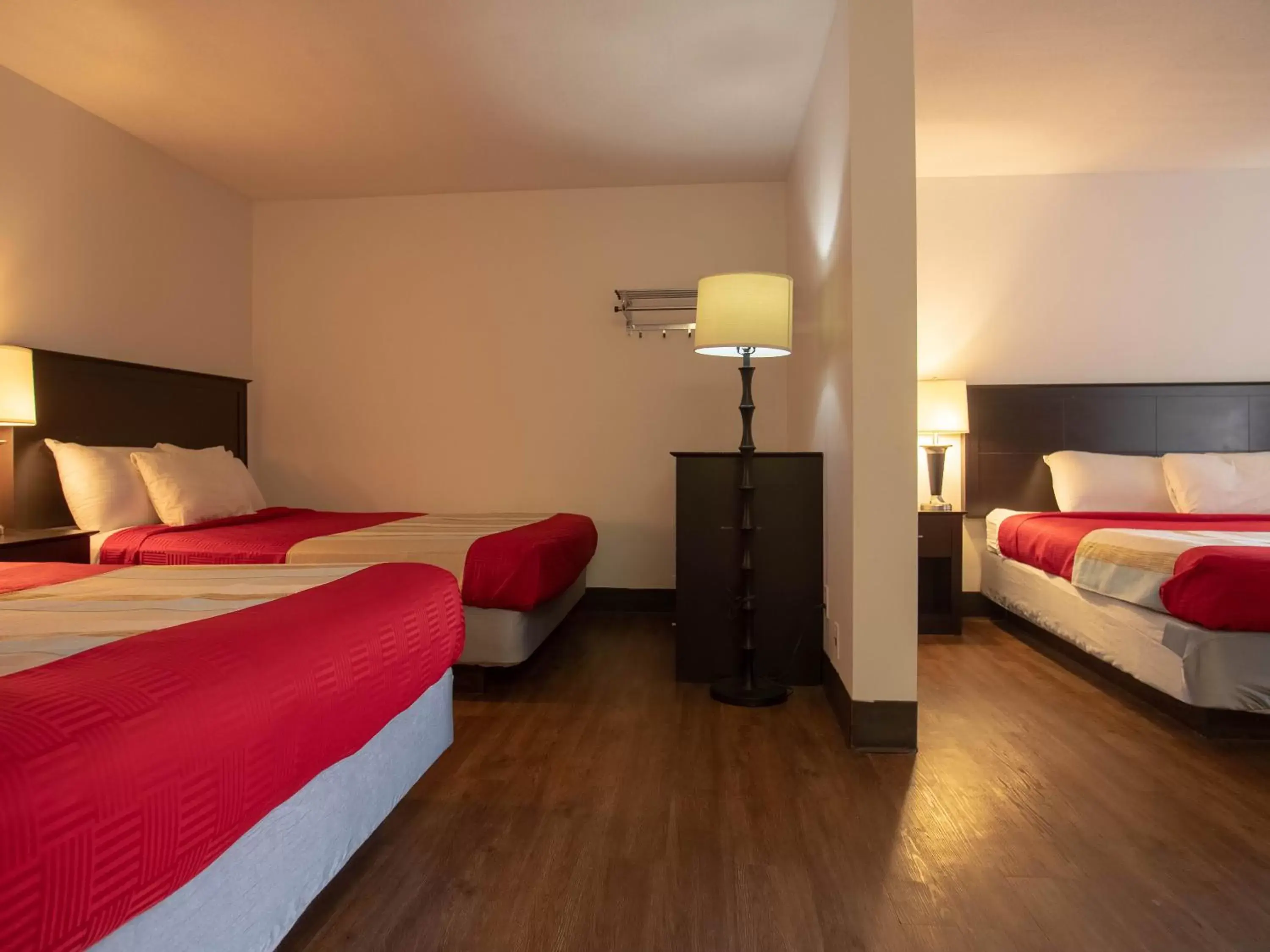 Bed in Best Budget Inn & Suites Kamloops