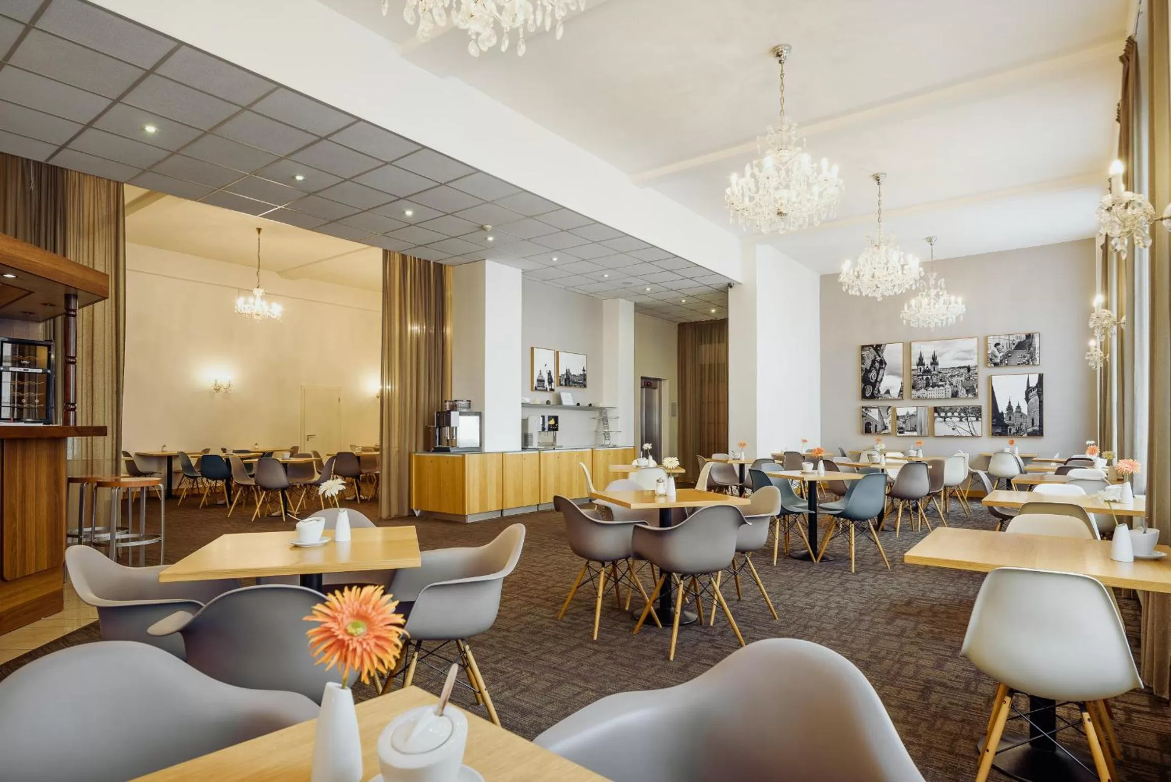 Restaurant/places to eat in Central Hotel Prague