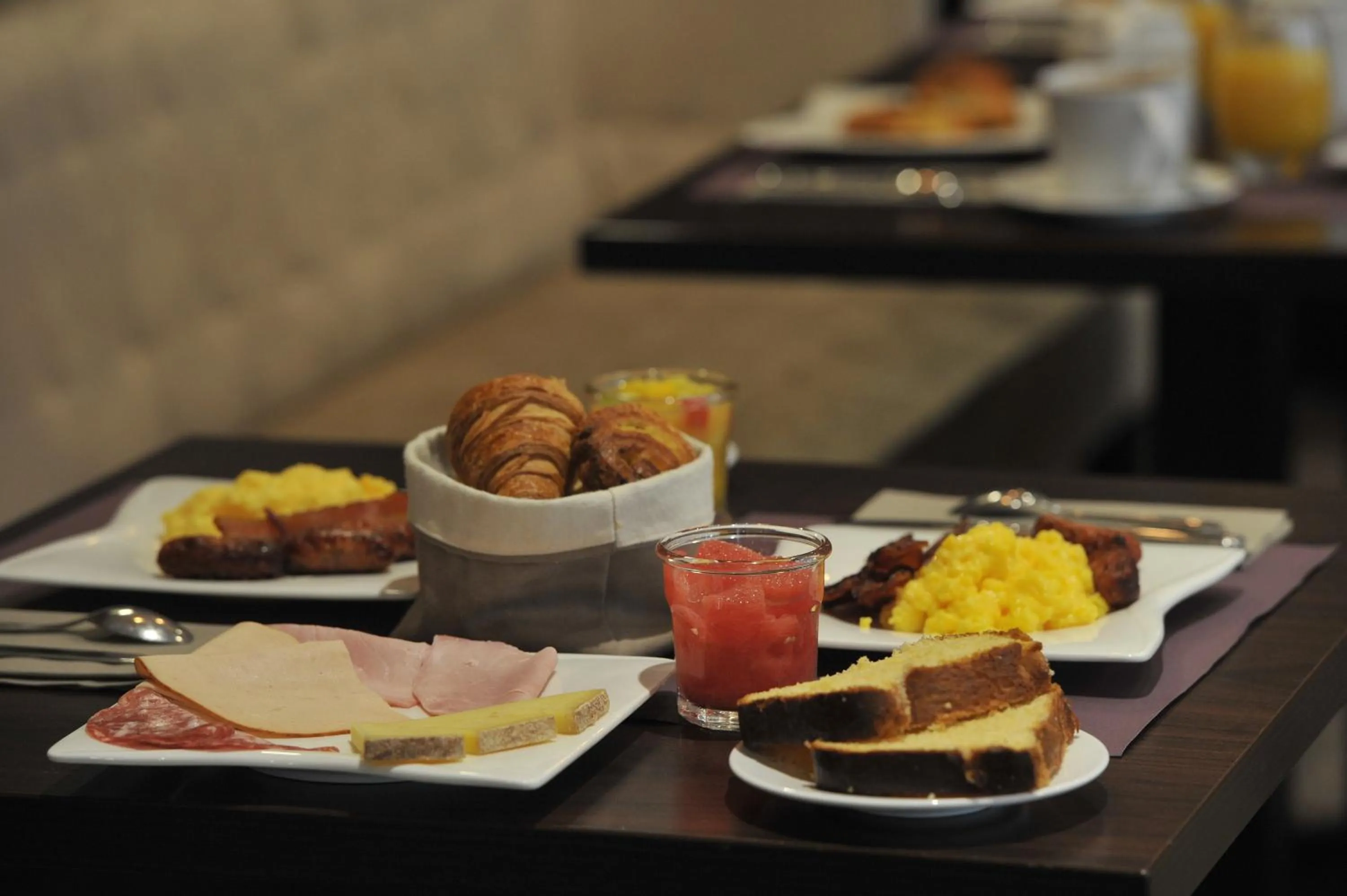 American breakfast in Mercure Paris Saint Cloud Hippodrome