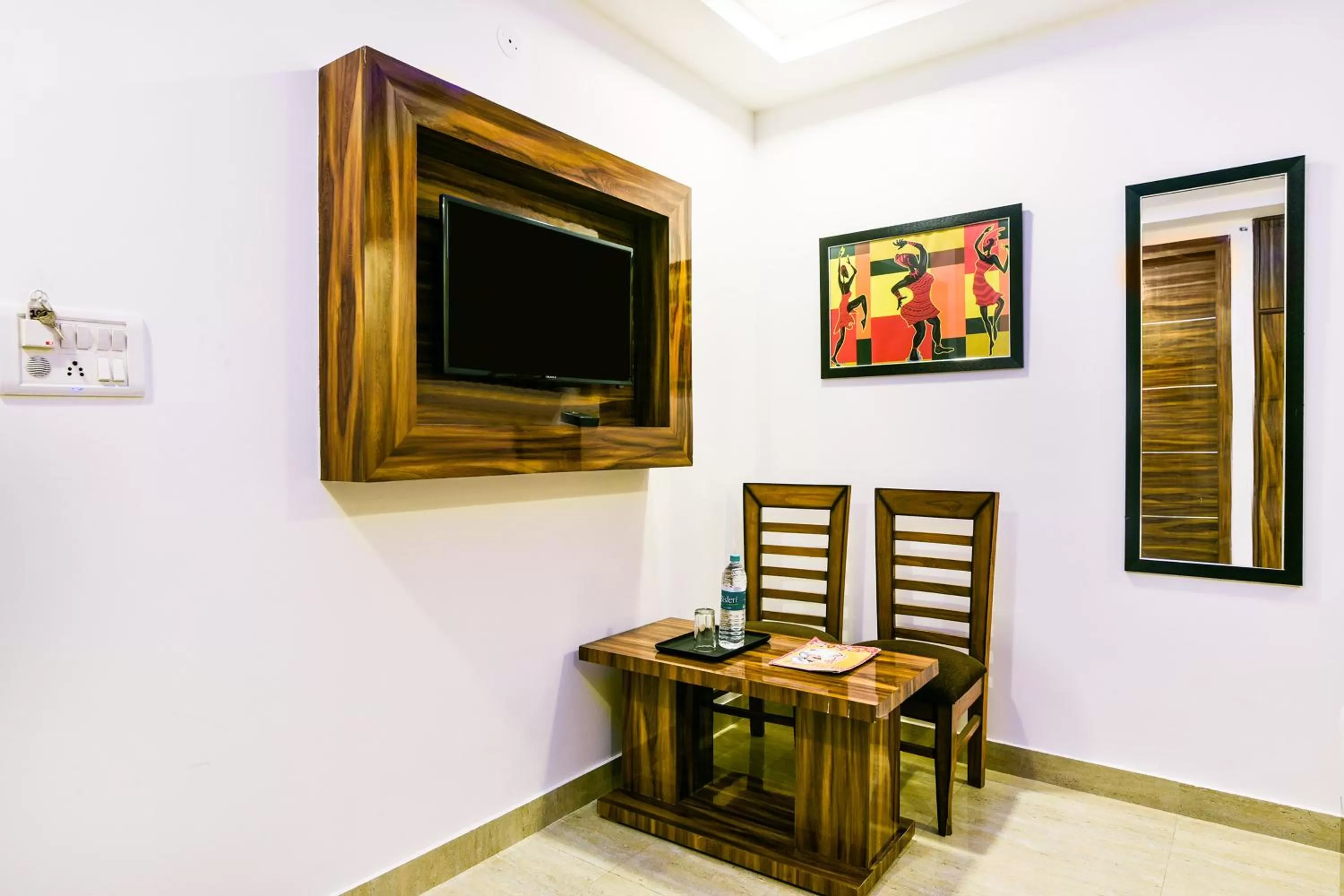 TV and multimedia in Hotel Pearl - Mahipalpur Delhi Airport