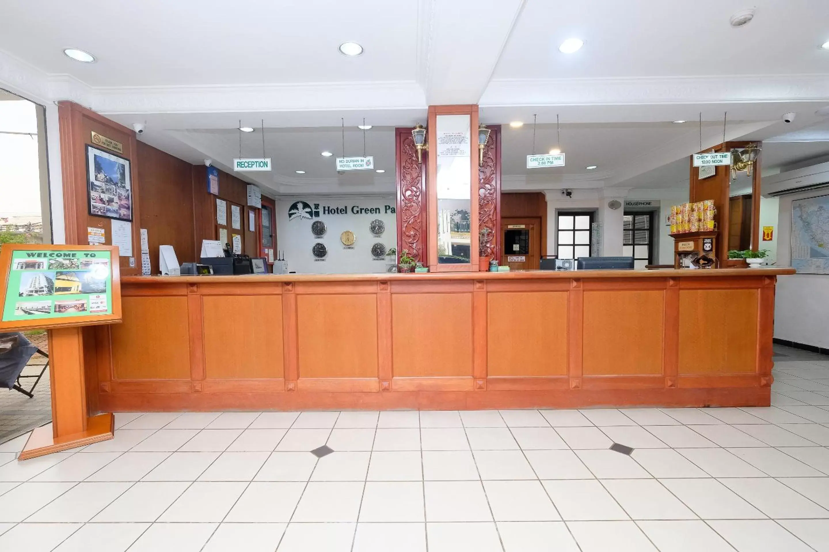 Lobby or reception, Lounge/Bar in Super OYO 1236 Hotel Green Park