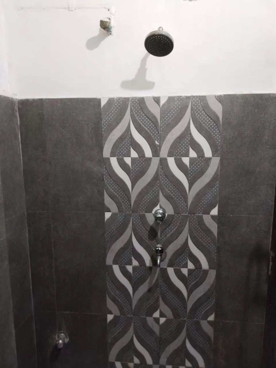 Shower in Hotel Airlines