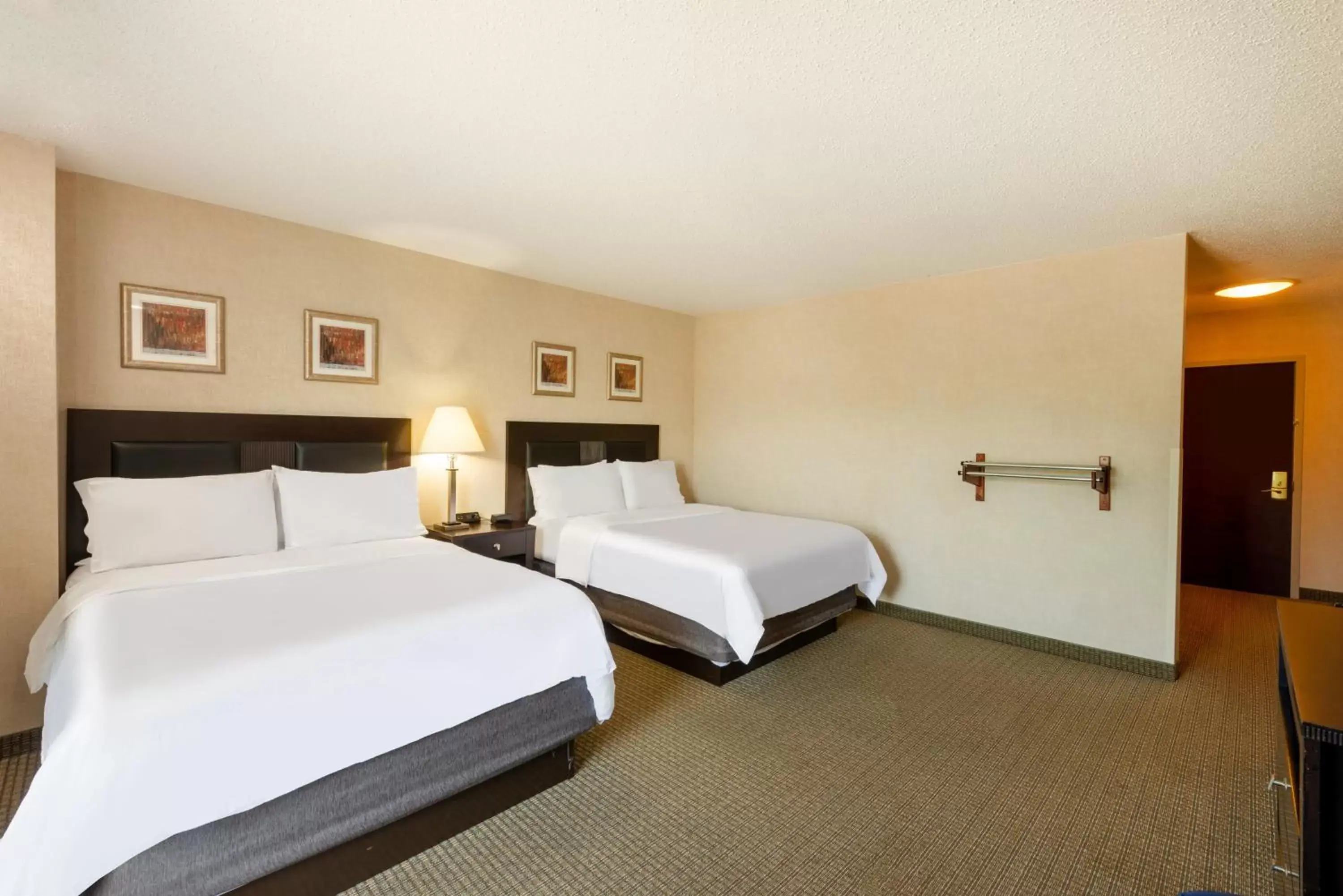 Photo of the whole room, Bed in Holiday Inn Express Hotel & Suites Erie - North East, an IHG Hotel