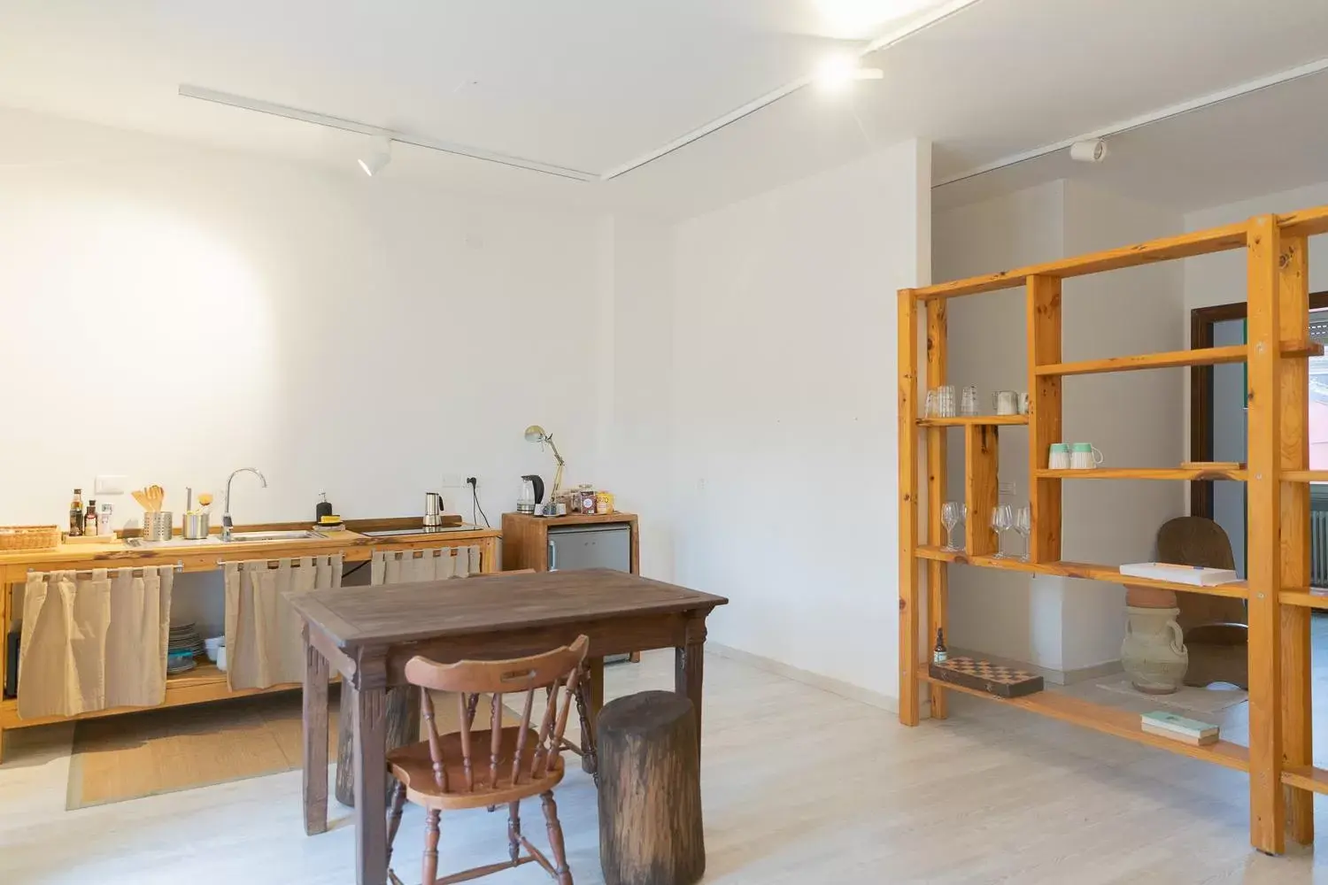 Kitchen or kitchenette, Dining Area in CA11 - Apartments