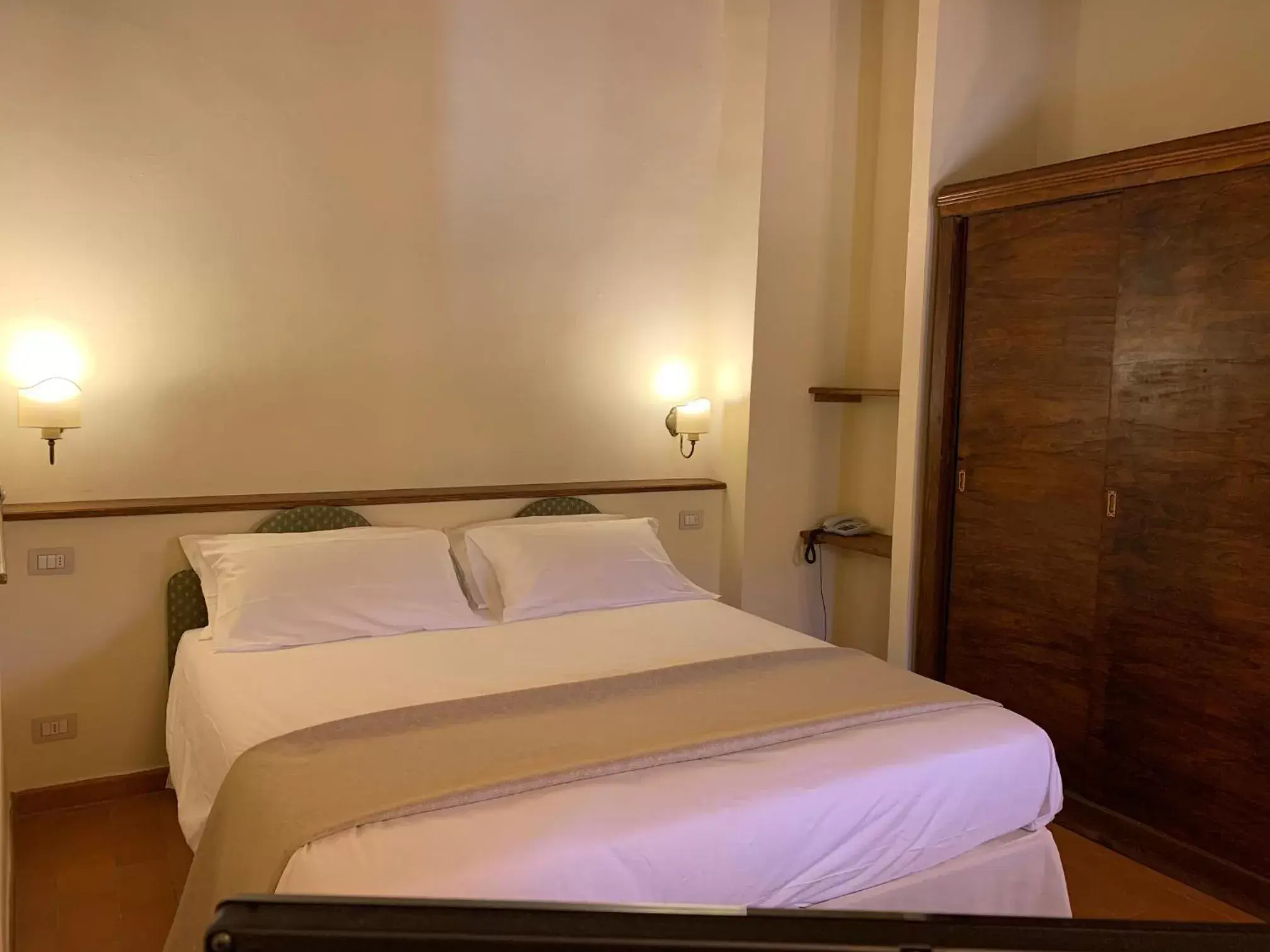 Bed in PALAZZO DE' ROSSI HOTEL