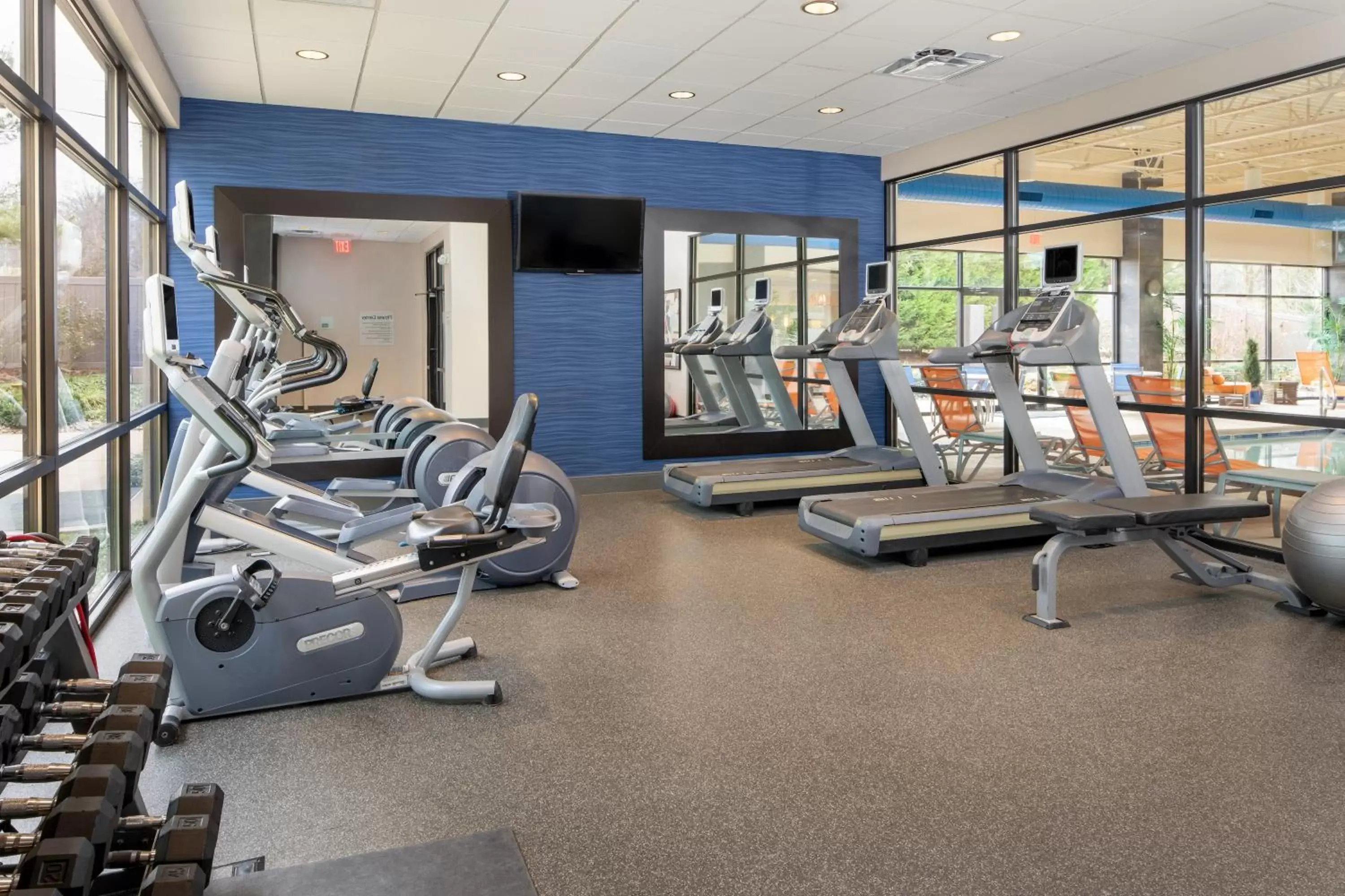 Spa and wellness centre/facilities, Fitness Center/Facilities in Holiday Inn and Suites Charleston West, an IHG Hotel