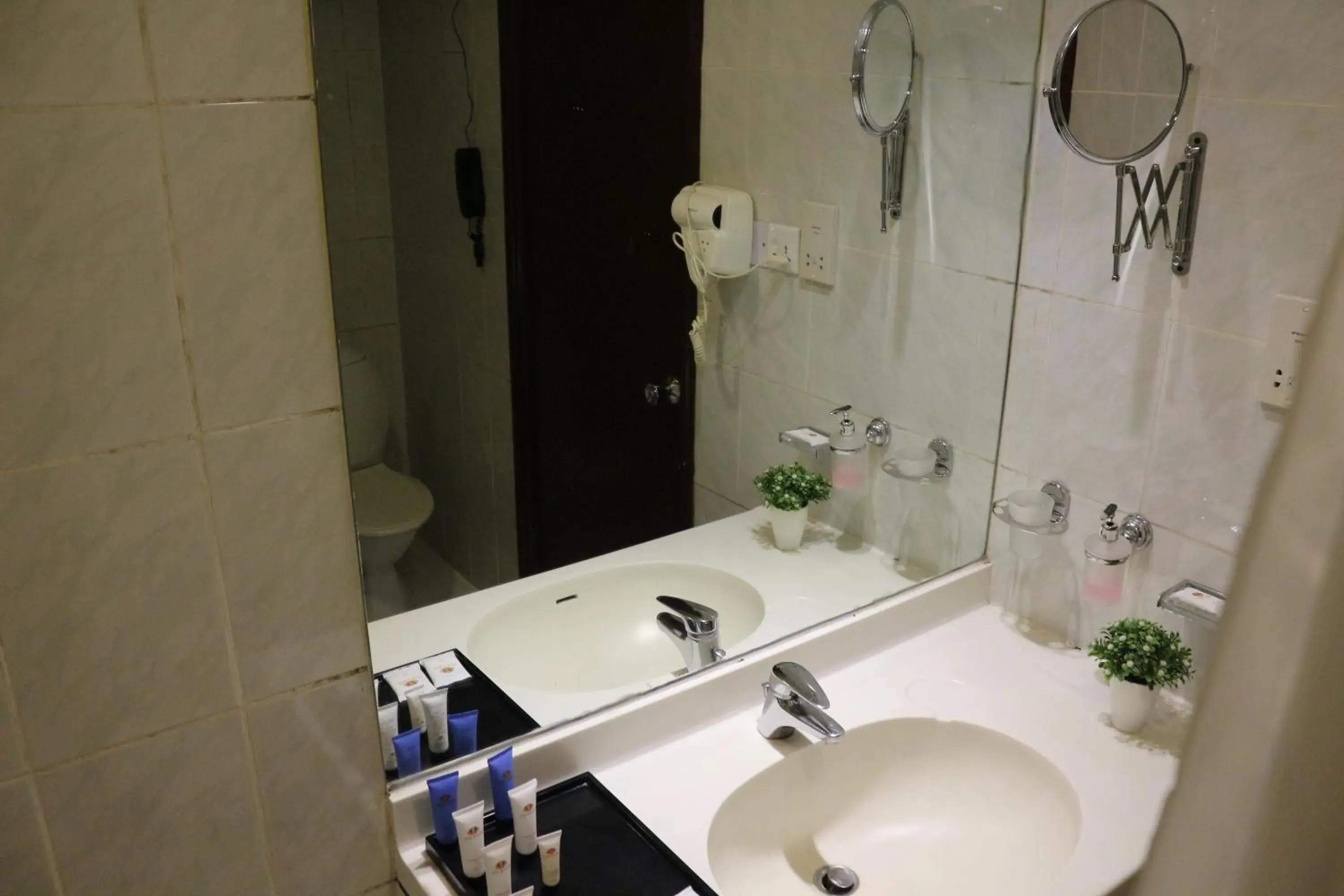 Bathroom in Al Khaleej Grand Hotel
