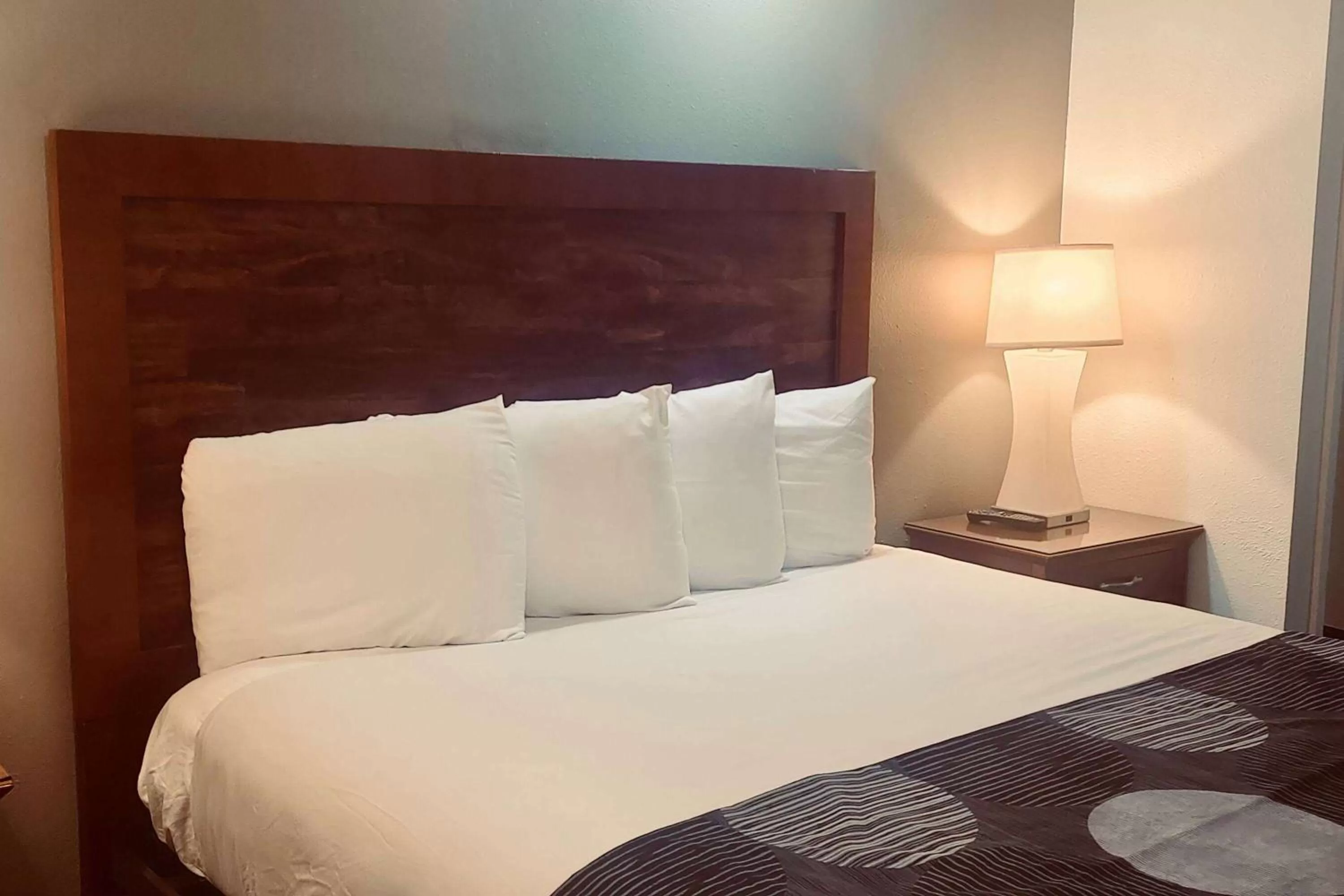 Photo of the whole room, Bed in Oceanside Inn & Suites, a Days Inn by Wyndham