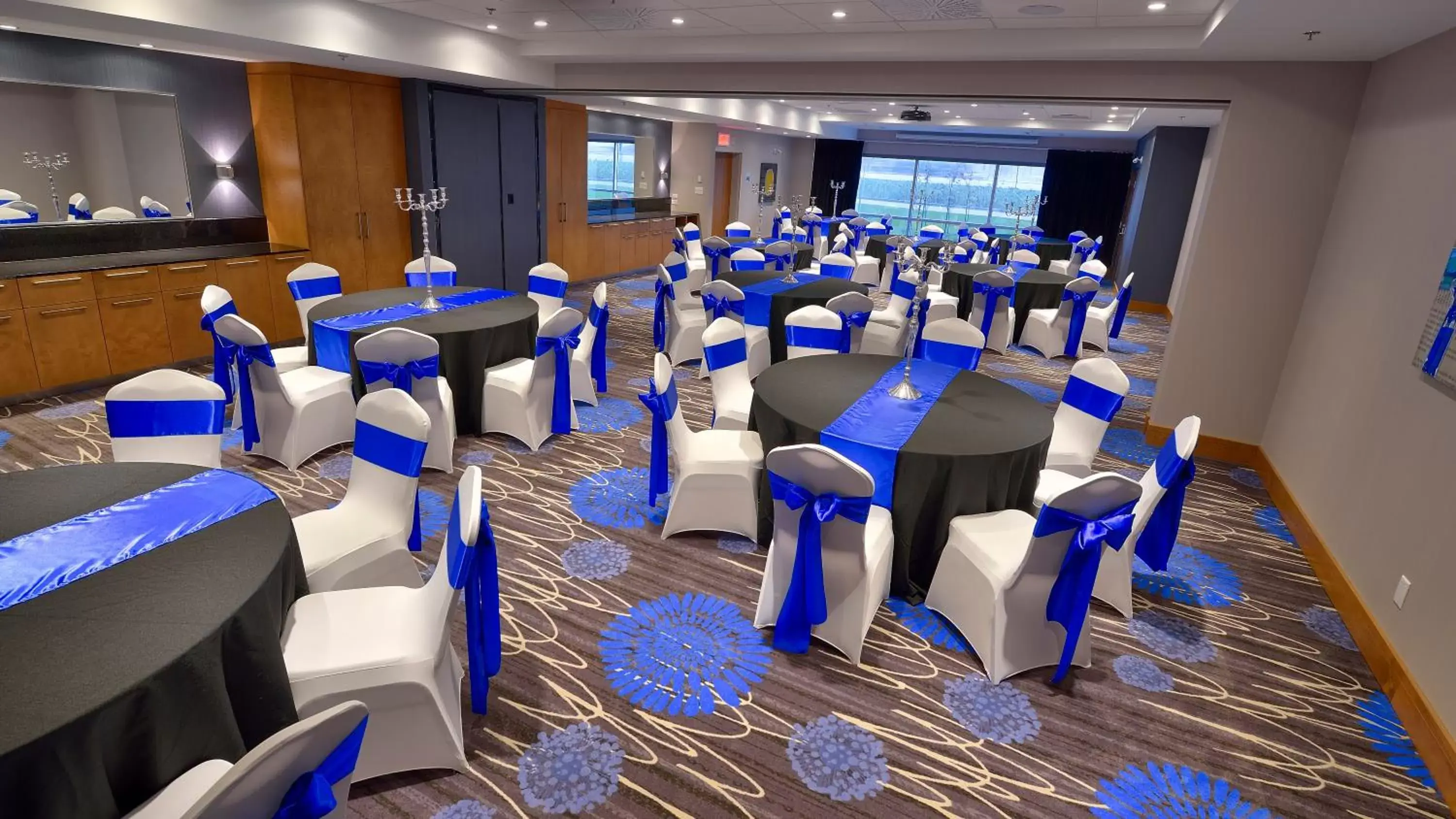 Banquet/Function facilities, Restaurant/Places to Eat in Holiday Inn Express & Suites Vaudreuil-Dorion, an IHG Hotel