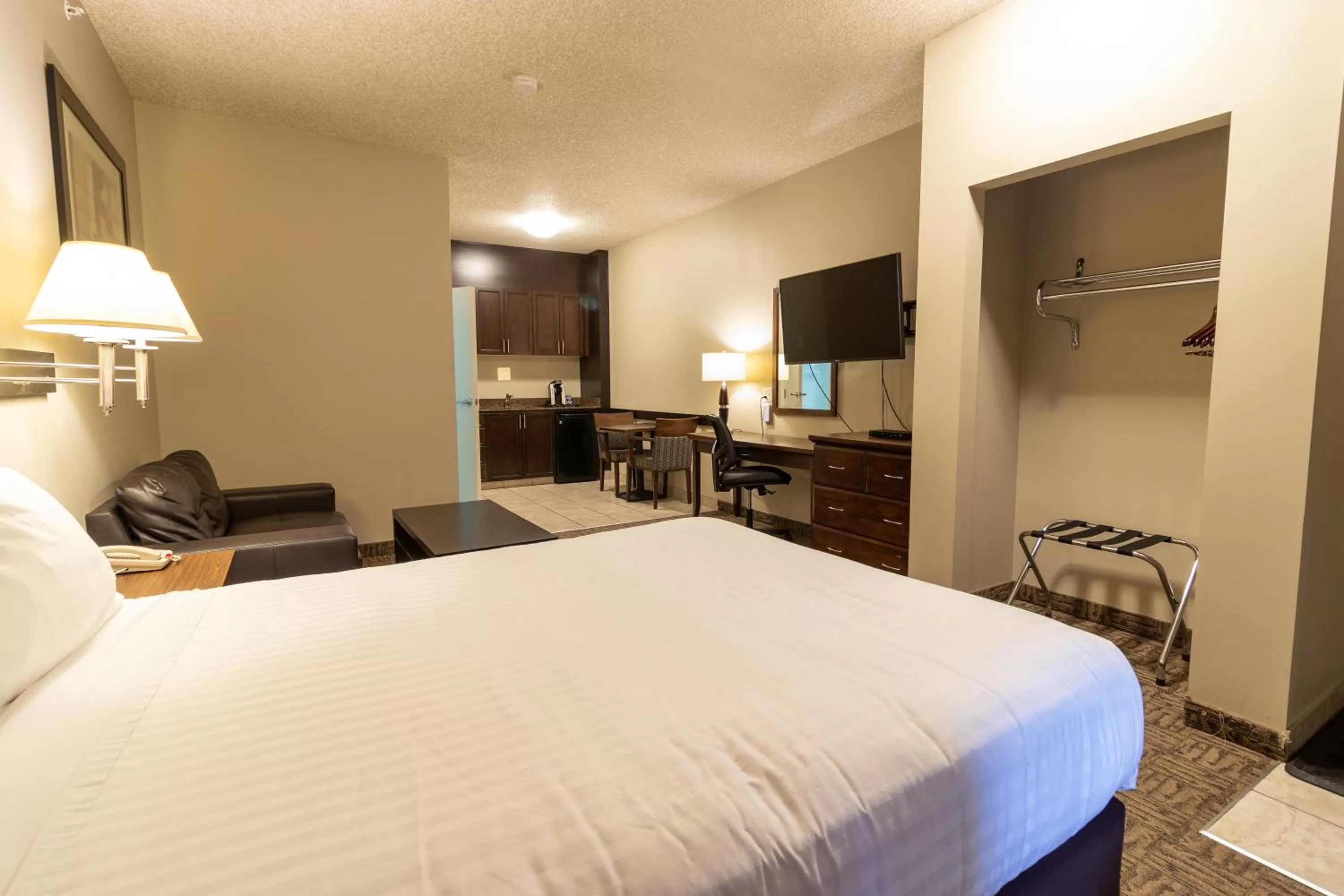 Bed in BCMInns - Lac La Biche