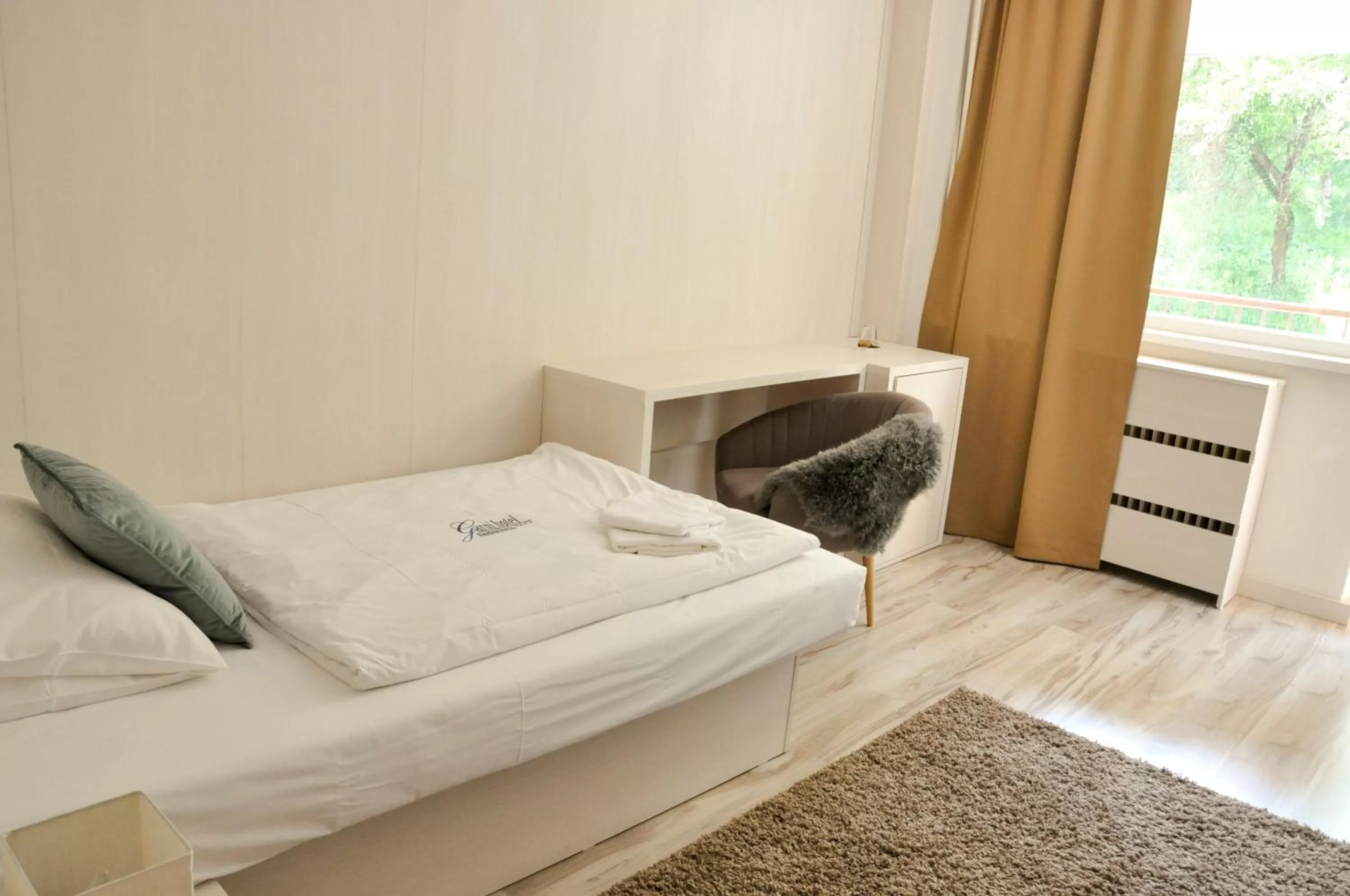 Photo of the whole room, Bed in Hotel Garni