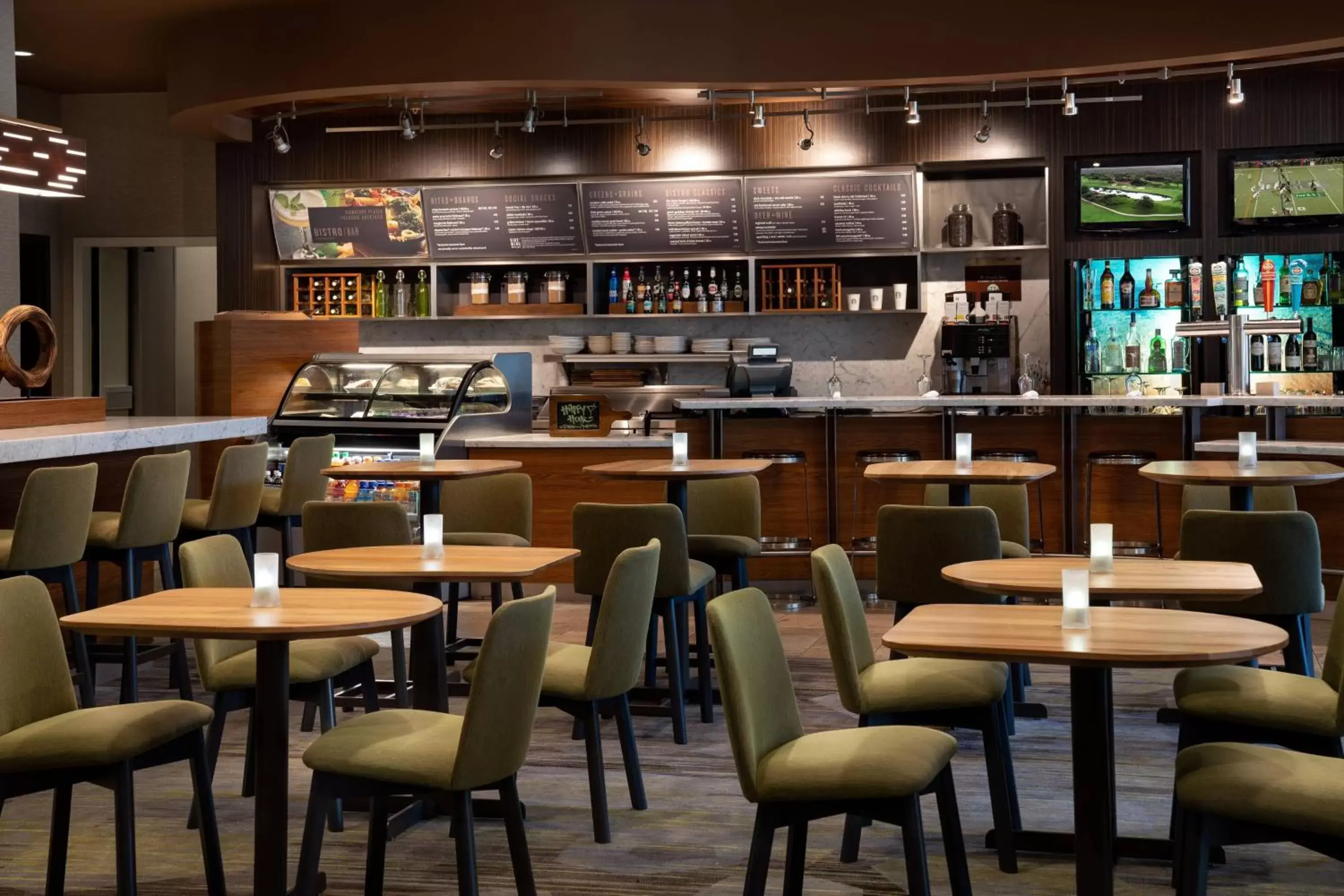 Restaurant/places to eat, Lounge/Bar in Courtyard by Marriott Maui Kahului Airport