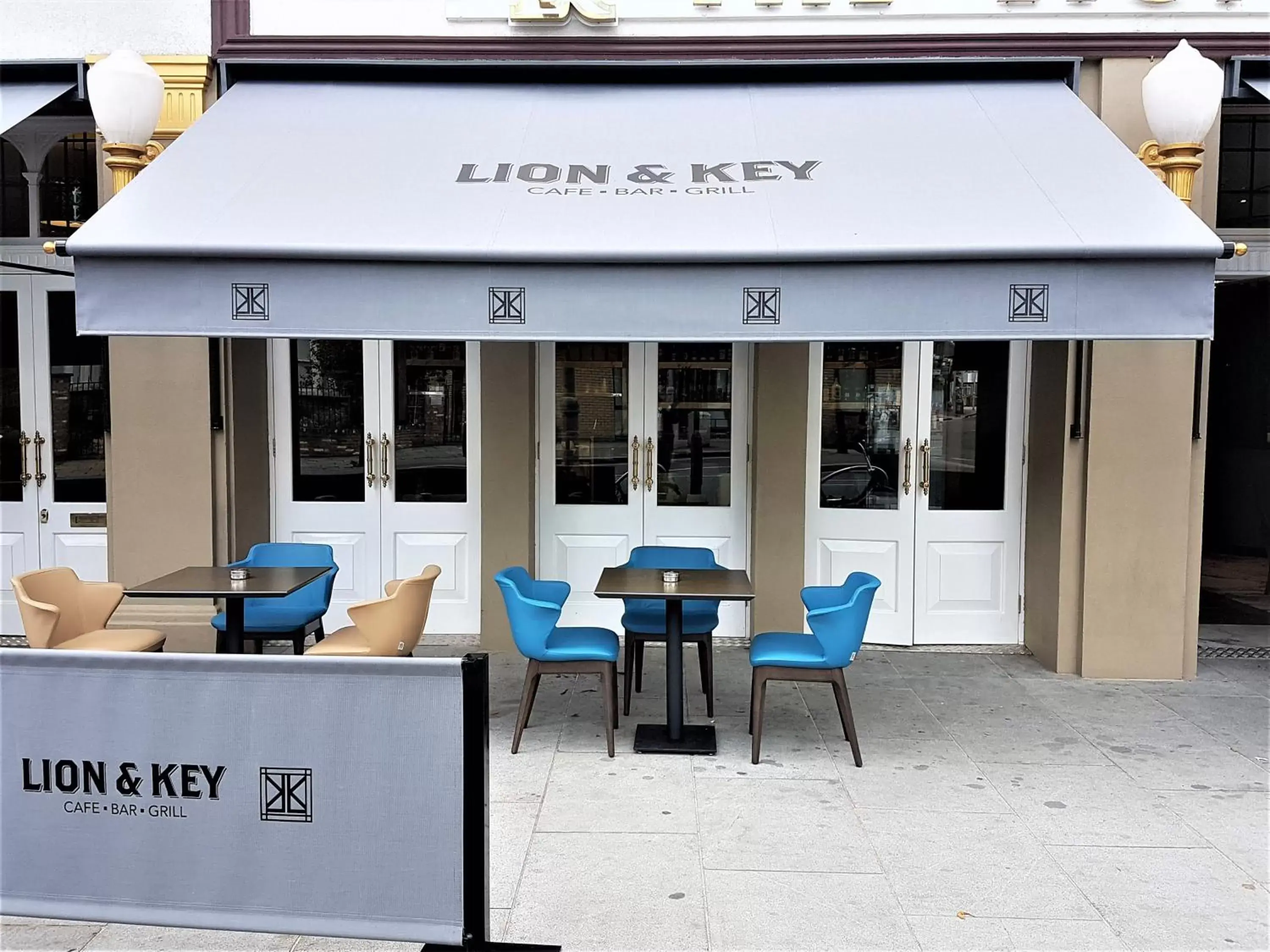 Restaurant/places to eat, Property Building in The Lion & Key Hotel