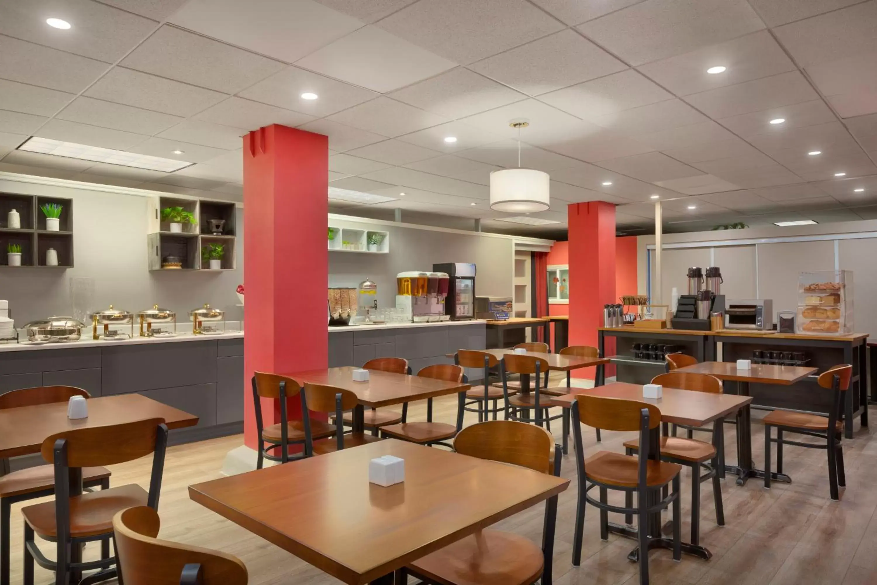 Restaurant/Places to Eat in Ramada by Wyndham Oakland Downtown City Center