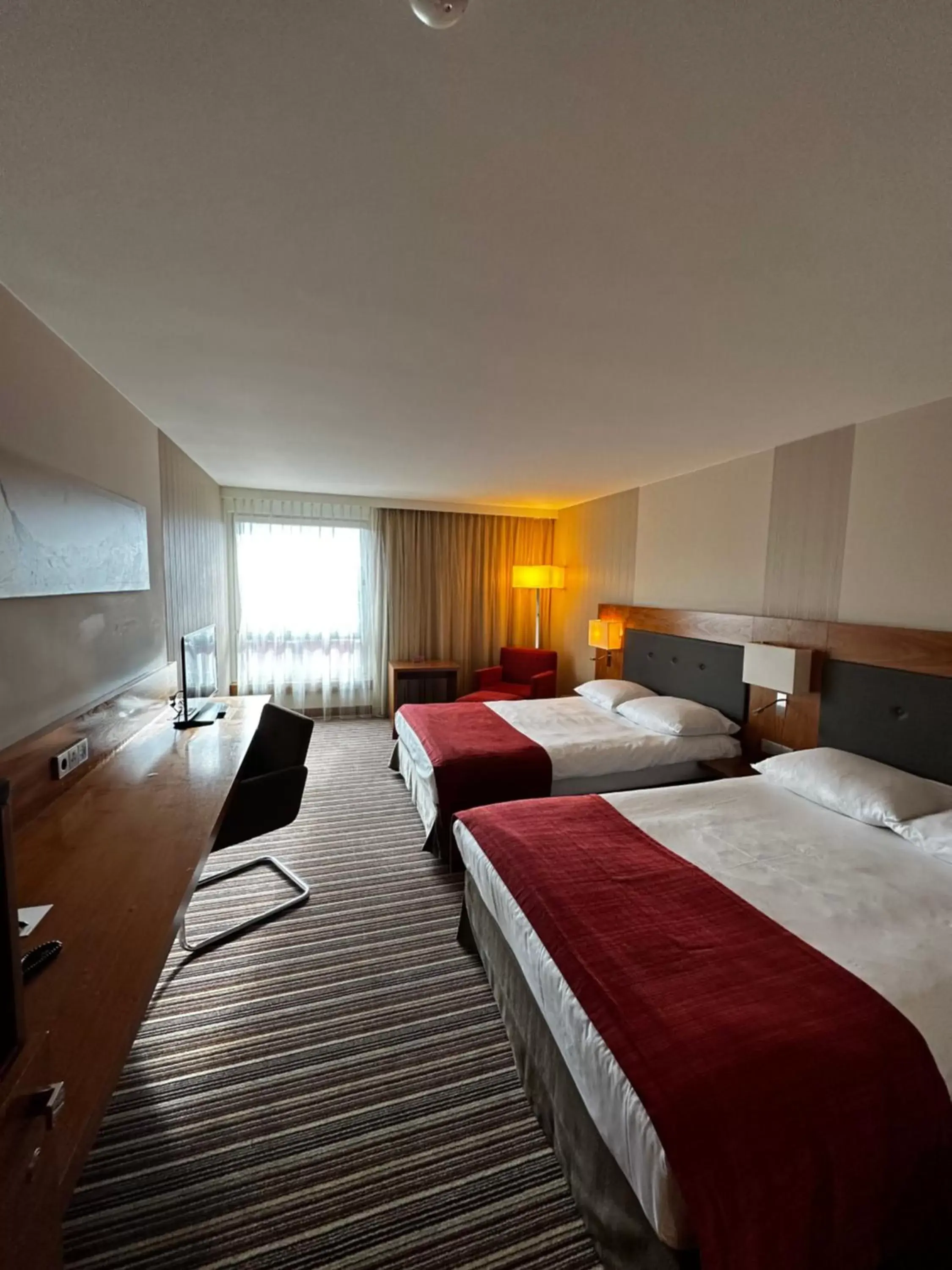 Photo of the whole room, Bed in Mövenpick Hotel Zurich Airport